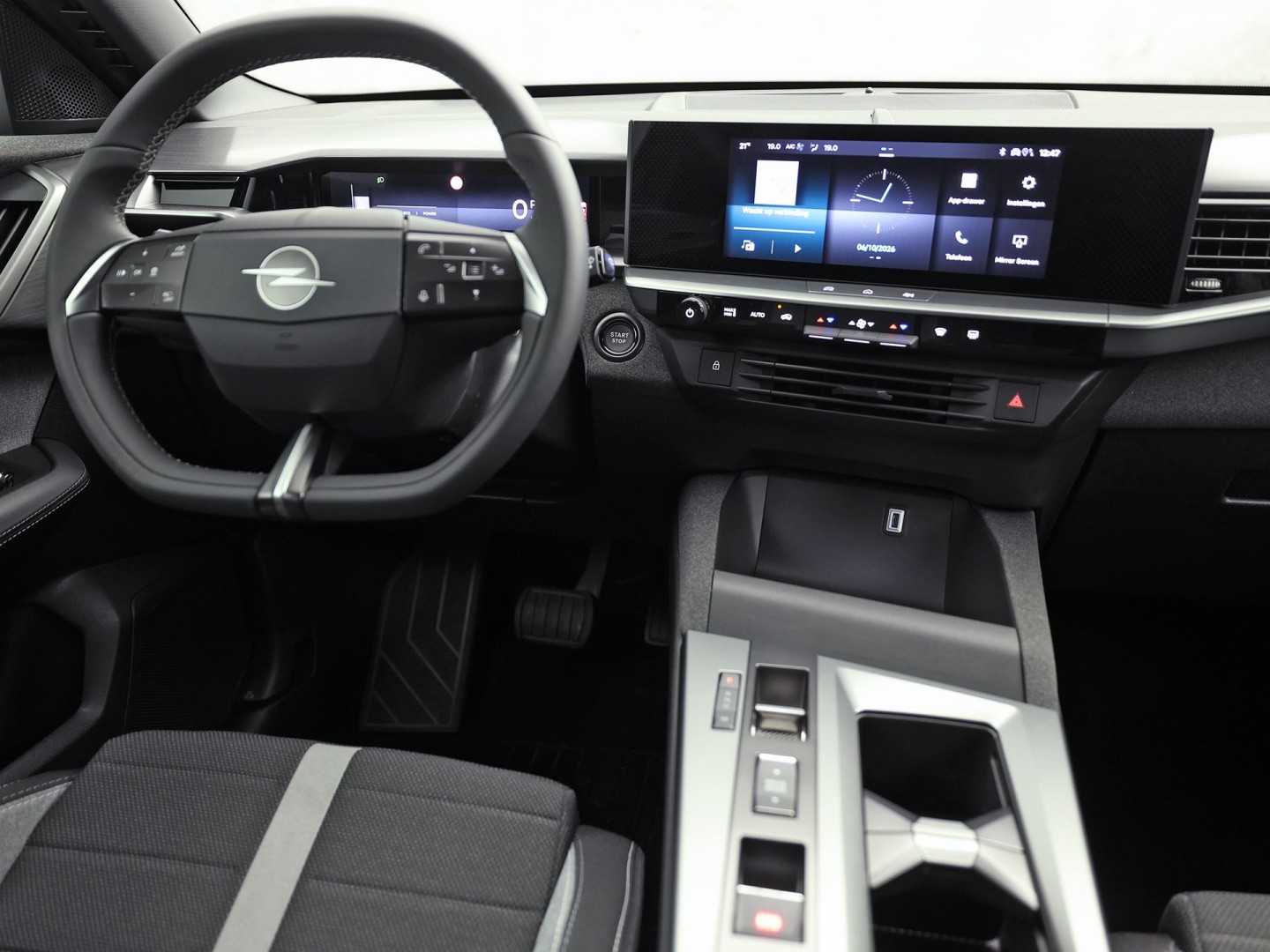 Opel Grandland X 1.2 Turbo Hybrid Sport Automaat (VIRTUAL COCKPIT, APPLE CARPLAY, GROOT NAVI, GETINT GLAS, SPORTSTOELEN, ADAPTIVE CRUISE, KEYLESS, SPORTSTUUR, GETINT GLAS, NIEUWSTAAT)