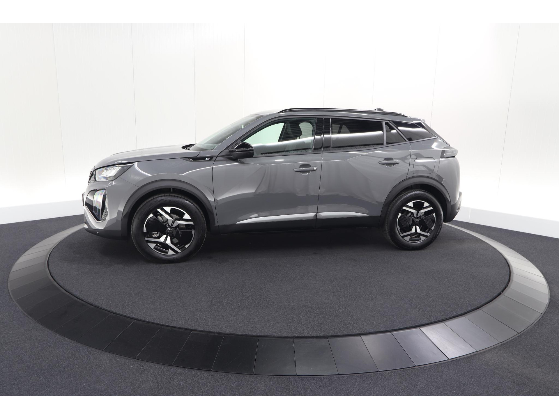 Peugeot e-2008 EV Allure 54 kWh | 11 KW Lader | Warmtepomp | Apple Carplay | Parkeersensoren