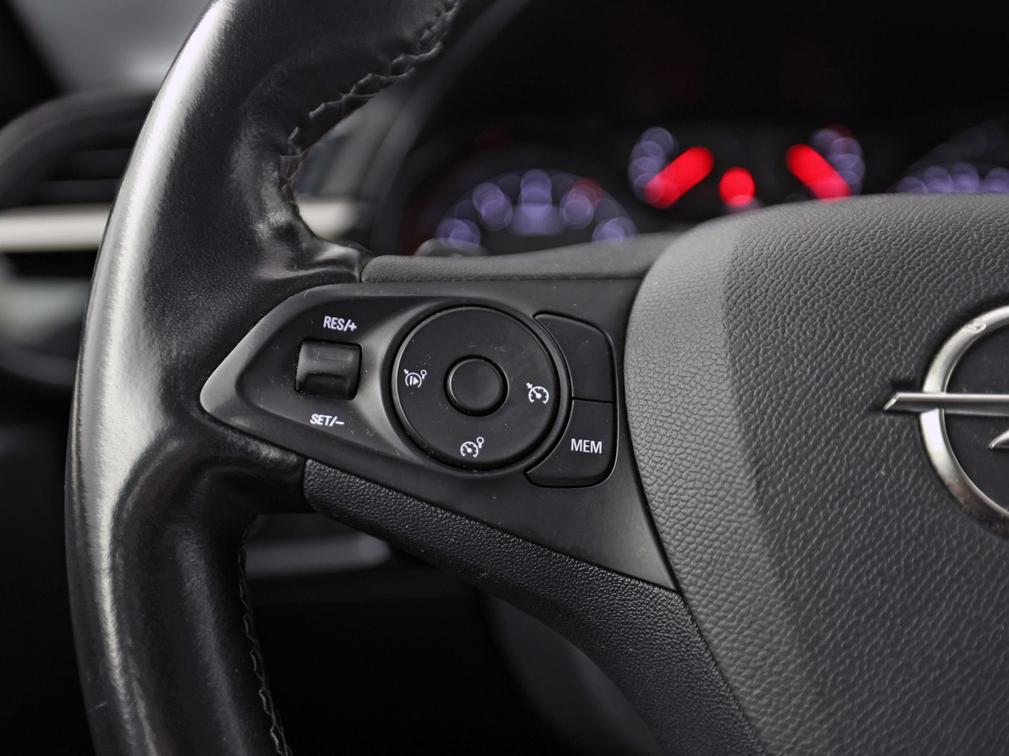 Opel Corsa 1.2 Sport Automaat (APPLE CARPLAY, GROOT NAVI, PARKEERSENSOREN, LEDER STUURWIEL, SPORTSTOELEN, LED KOPLAMPEN, LM VELGEN, CRUISE, NIEUWSTAAT)