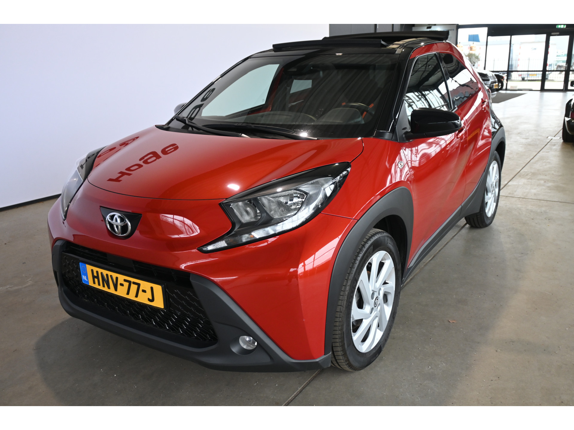 Toyota Aygo X 1.0 VVT-i MT Play Clima Carplay Panoramadak Camera LED Rijklaarprijs Inruil Mogelijk!