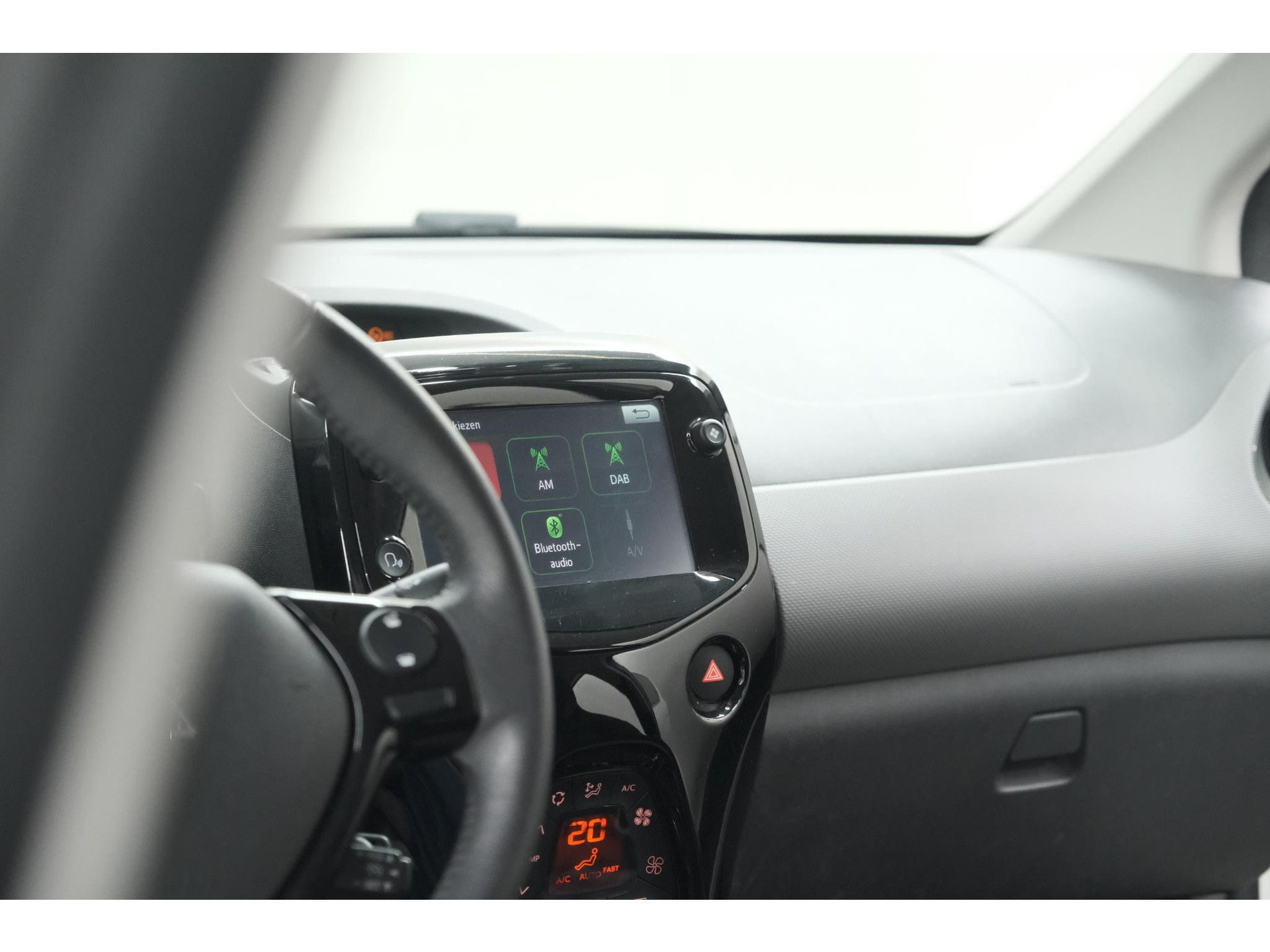 Peugeot 108 1.0 e-VTi Allure TOP! | Elektrisch Vouwdak | Camera | Navigatie | Climate Control