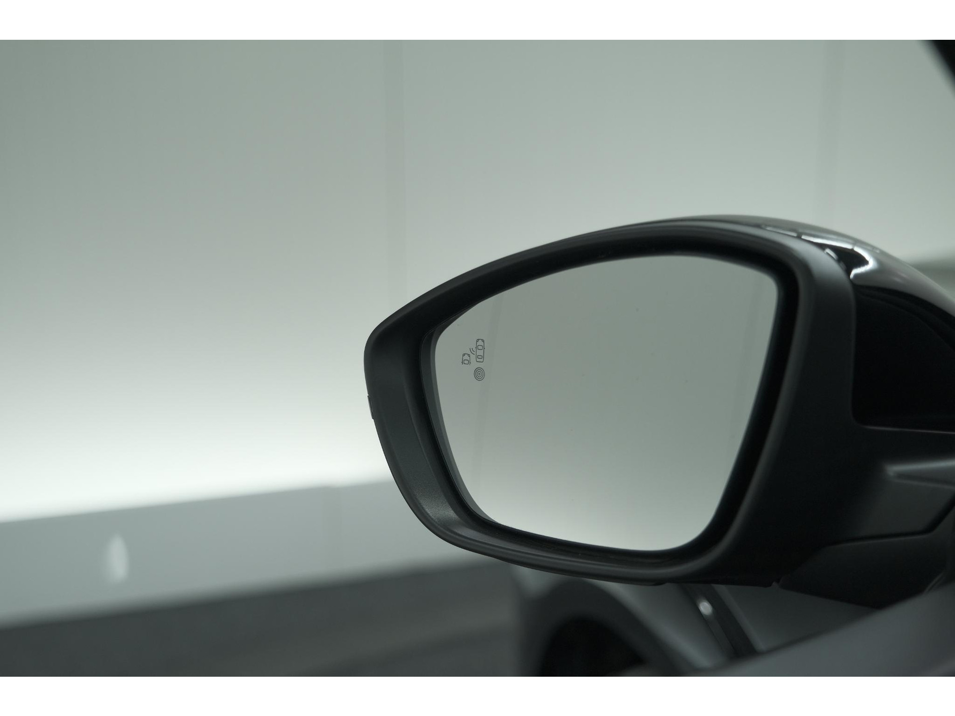 Peugeot 208 Hybrid 136 e-DCS6 GT | 360 Camera | Adaptieve Cruise Control | Dodehoekdetectie | Apple Carplay