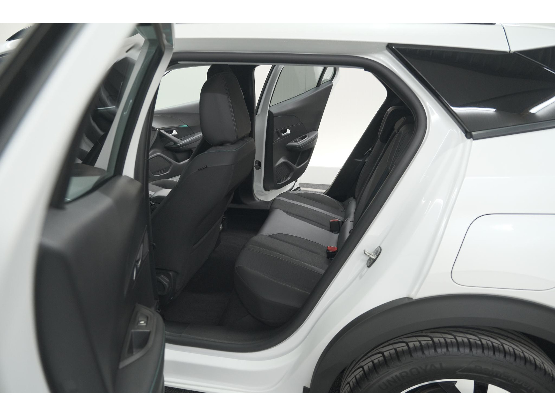 Peugeot 2008 PureTech 102 Allure Pack | Allseason Banden | Parkeersensoren | Apple Carplay