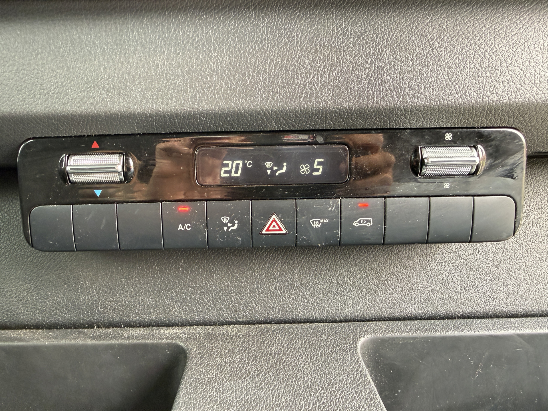 Mercedes-Benz eSprinter 312 55 kWh L2H2 Elektrisch 168 km WLTP 80kw Snelladen StoelverwarmingClimate Control