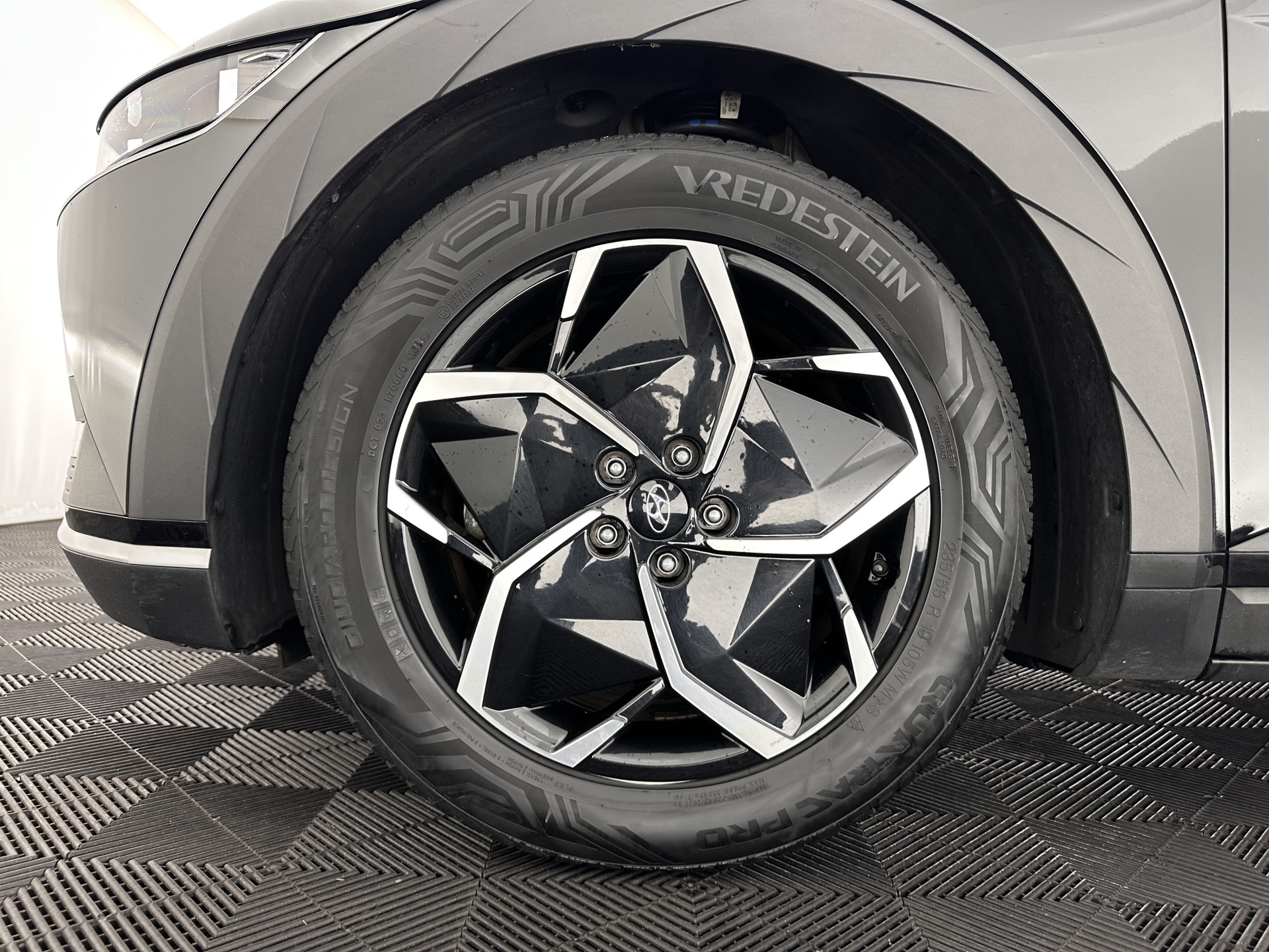 Hyundai IONIQ 5 Connect+ 73kWh (3-Fase-11kW) {SOH-98%} INCL-BTW) Aut *HEATPUMP | LEATHER-FABRIC | BOSE-AUDIO | FULL-LED | DIGI-COCKPIT | AMBIENTLIGHT | DAB | SHIFTPADDLES | HEAD-UP | NAVI-FULLMAP | KEYLESS | CAMERA | HEATED-COMFORTSEATS | TOWBAR*