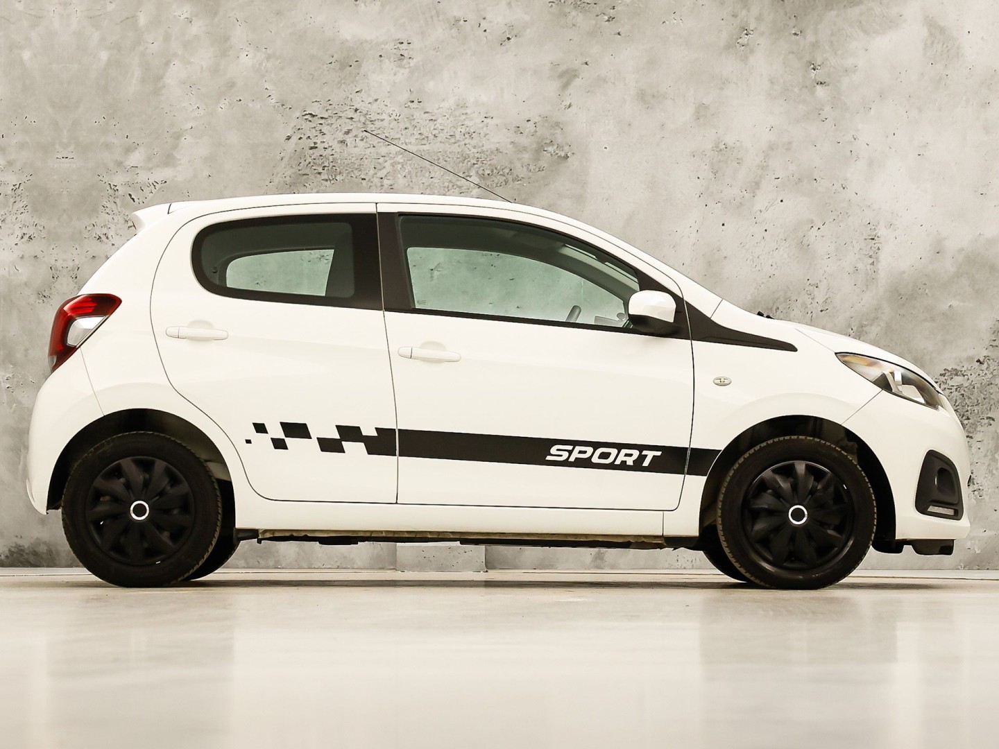 Peugeot 108 1.0 e-VTi Sport (AIRCO, BLUETOOTH, SPORTSTOELEN, ELEK RAMEN, MULTIFUNCTIONEEL STUURWIEL, NIEUWSTAAT)