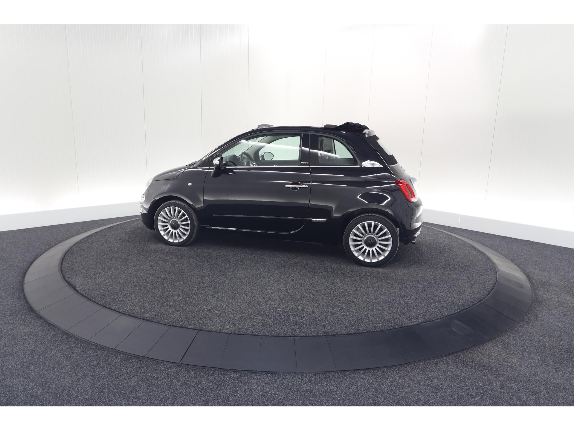 Fiat 500 C TwinAir Turbo Lounge | Parkeersensoren | Climate control | Cruise control | Apple Carplay