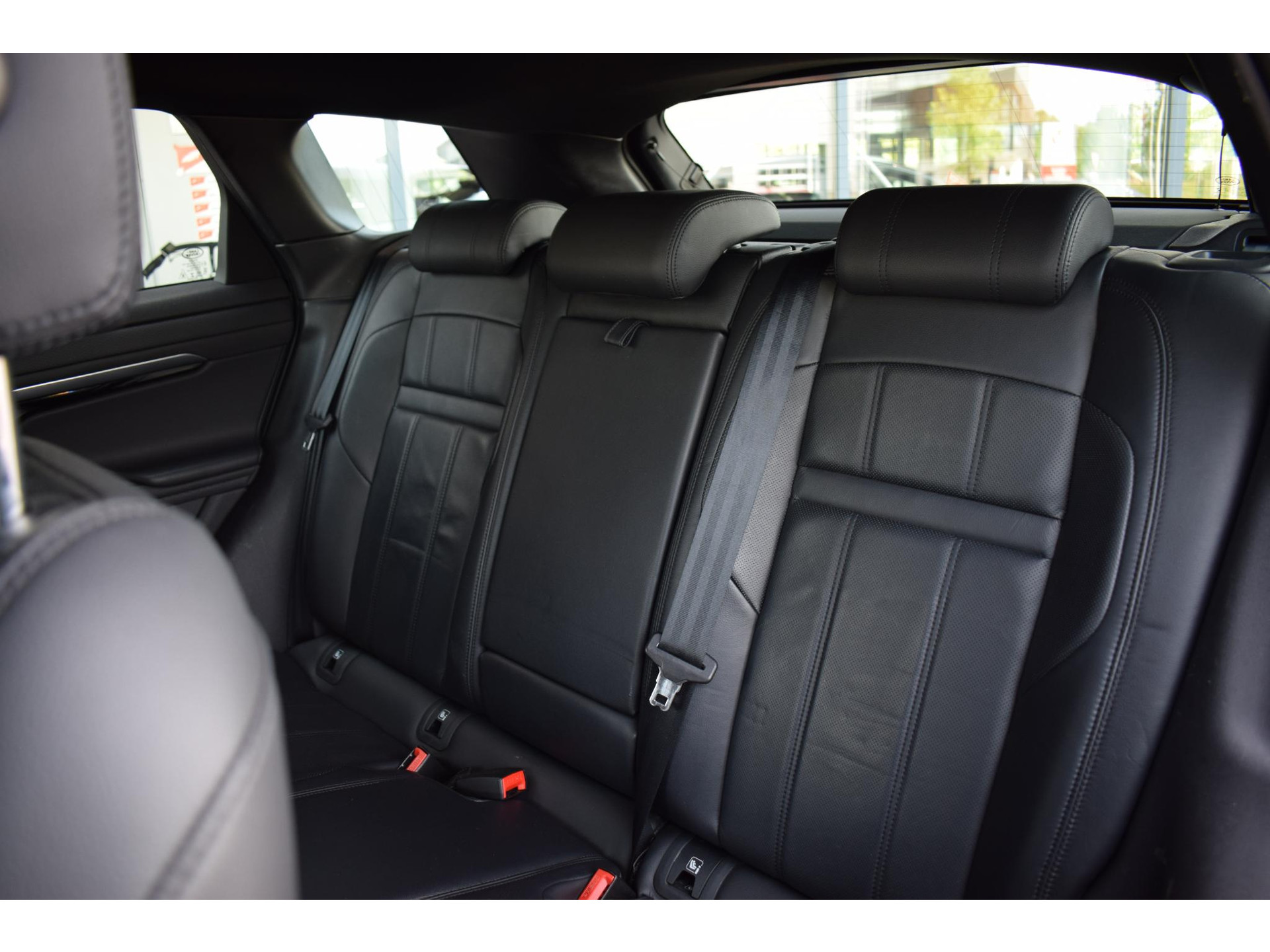 Land Rover Range Rover Evoque 1.5 P300e AWD SE | R-Dynamic | Trekhaak | Leer | Camera