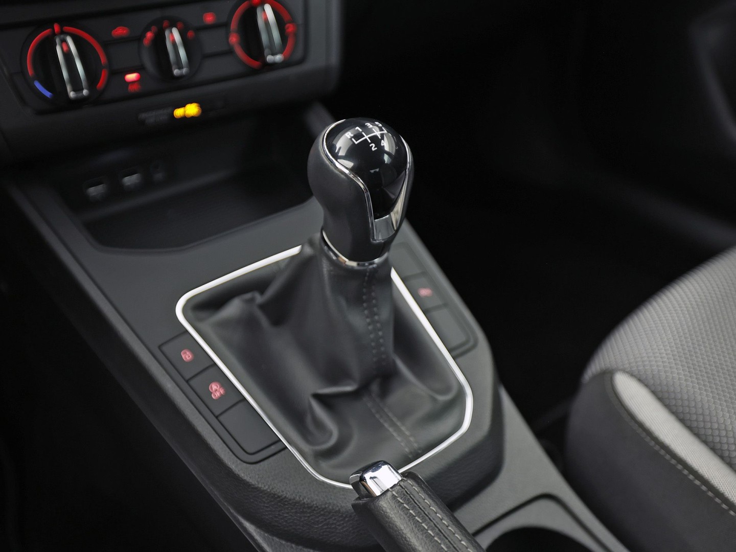 SEAT Ibiza 1.0 TSI Sport (GROOT NAVI, APPLE CARPLAY, GETINT GLAS, CAMERA, CRUISE, LM VELGEN, NIEUWE APK, NIEUWSTAAT)