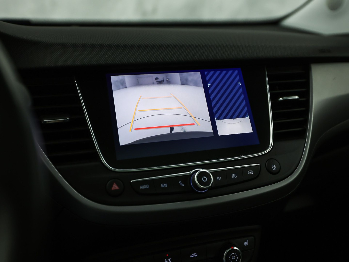 Opel Crossland X 1.2 Turbo Innovation Sport Automaat (PANORAMADAK, APPLE CARPLAY, GROOT NAVI, 360 CAMERA, STUUR/STOELVERWARMING, SPORTSTOELEN, TREKHAAK, LM VELGEN, NIEUWSTAAT)
