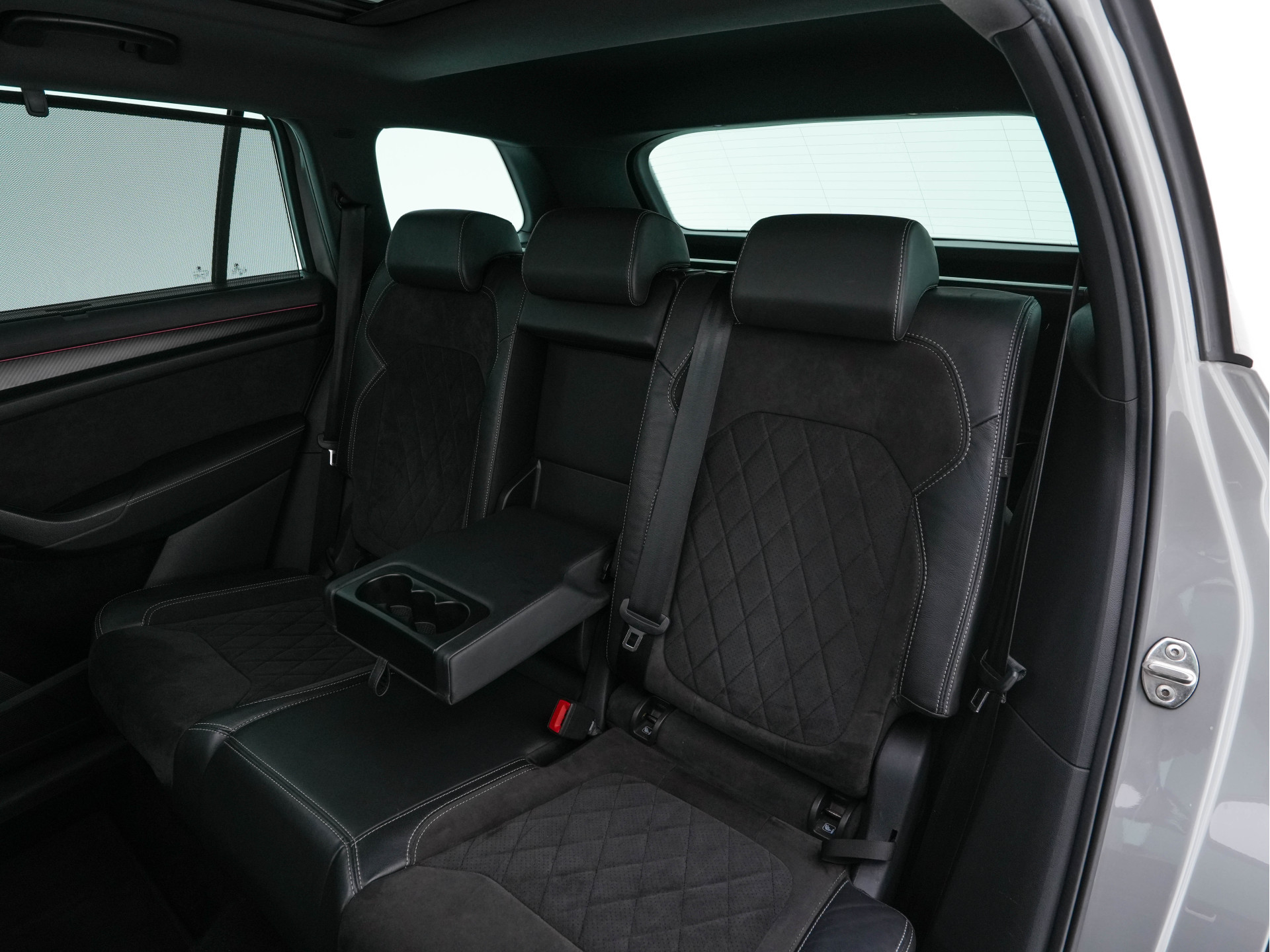 ŠKODA Kodiaq 1.5 TSI Sportline Business (INCL-BTW) Aut. *PANO | LEATHER-MICROFIBRE | FULL-LED | MEMORY-PACK | DIGI-COCKPIT | NAVI-FULLMAP | CAMERA | DAB+ | AMBIENT-LIGHT | KEYLESS | DAB+ | CARPLAY | PRIVACY-GLASS | 20"ALU*