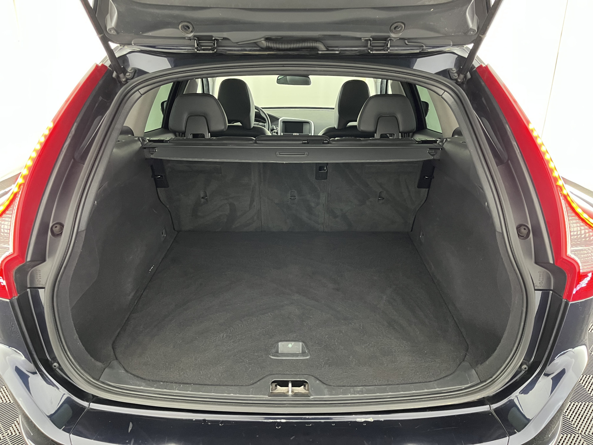 Volvo XC60 2.0 D3 FWD Momentum *LEATHER | NAVI-FULLMAP | COMFORTSEATS | ECC | PDC | CRUISE | PRIVACYGLASS | TOWBAR | 17''ALU*