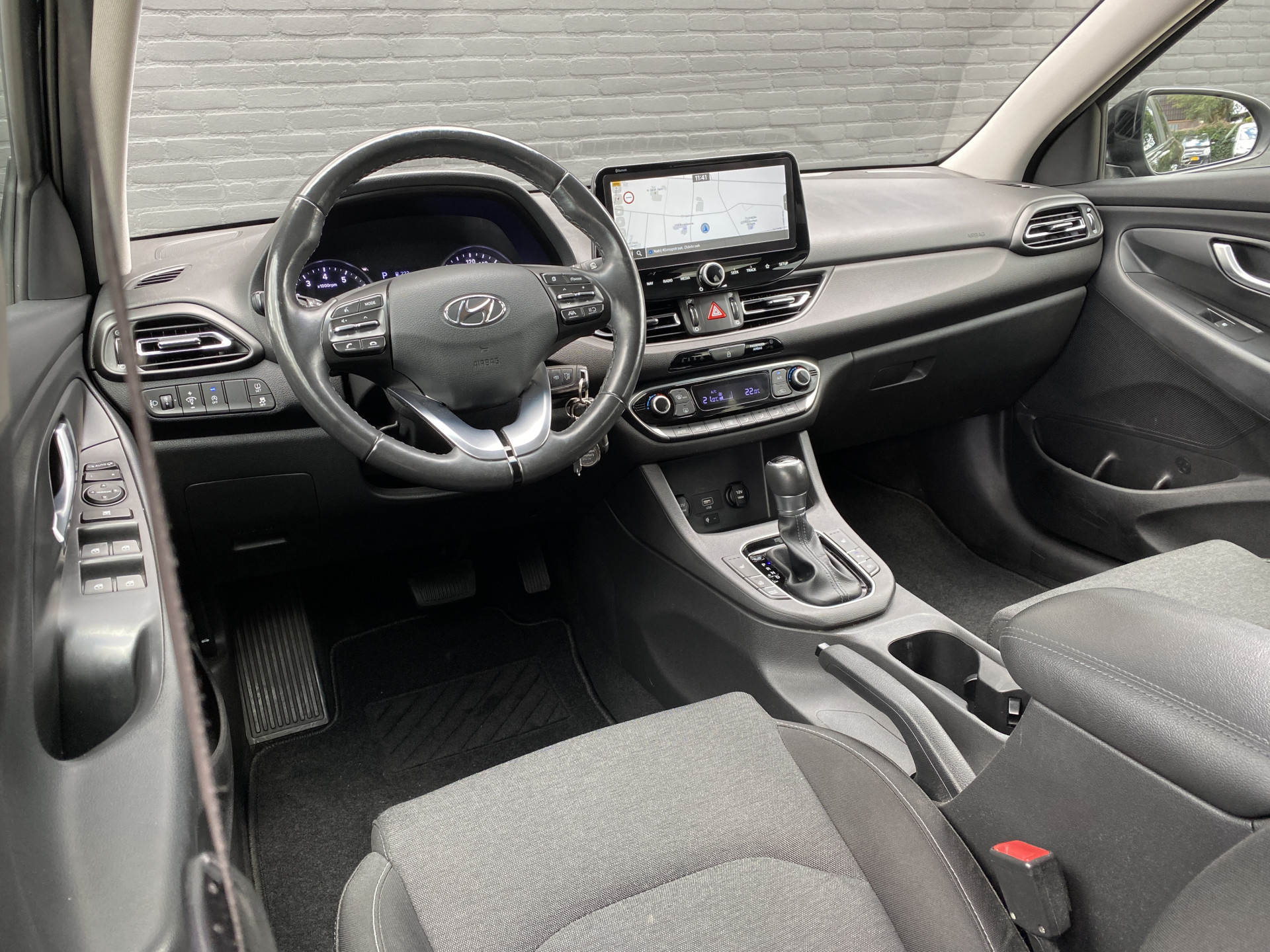 Hyundai i30 Wagon 1.5 T-GDi  MHEV 160 pk Comfort Smart AUT. | navigatie | stoel-/stuurverw. | camera | trekhaak | parkeersensoren