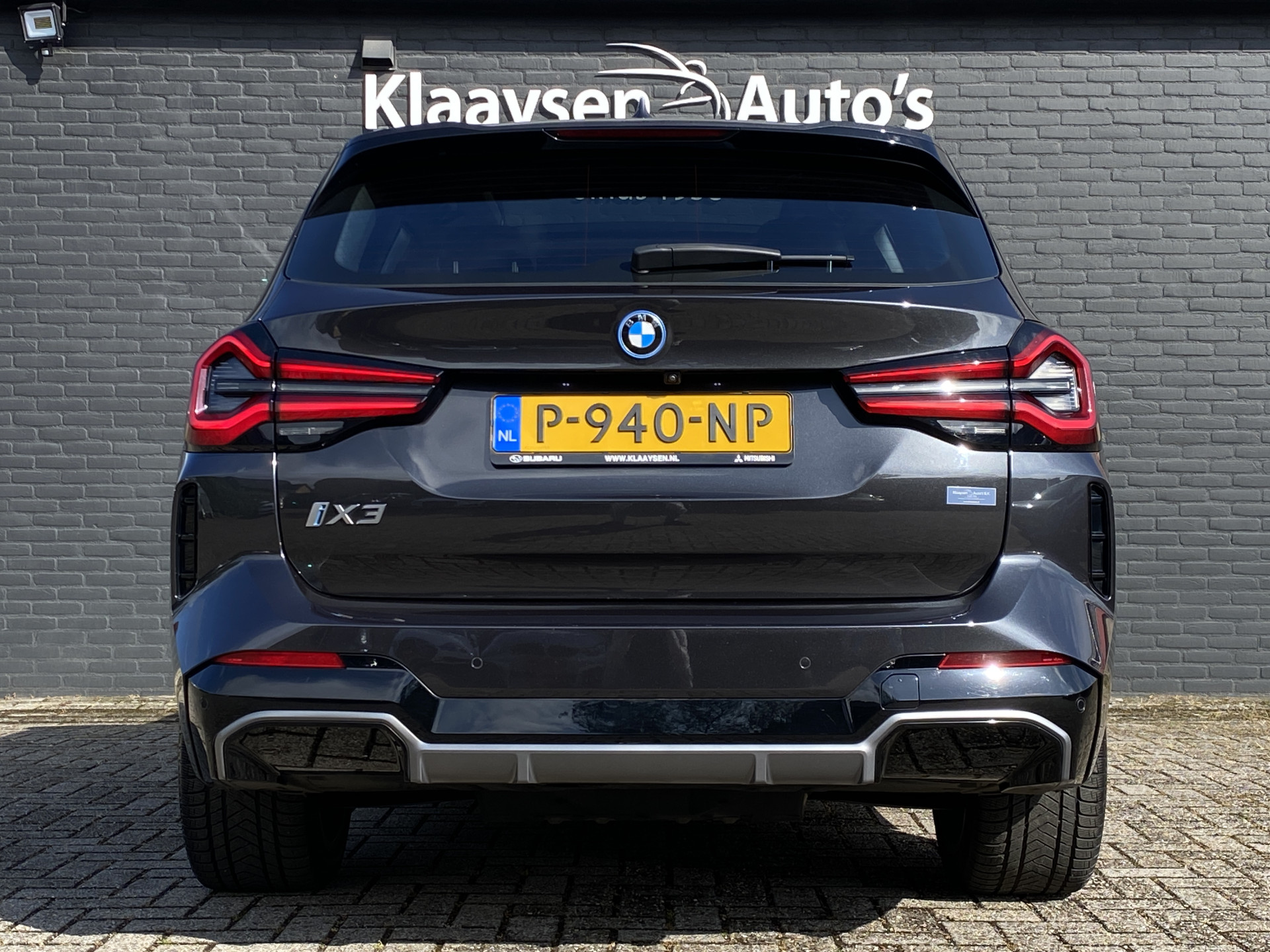 BMW iX3 M Sport High Executive 80 kWh | 1e eigenaar | dealer onderhouden | panoramadak | leder interieur | SOH accu 99.5%