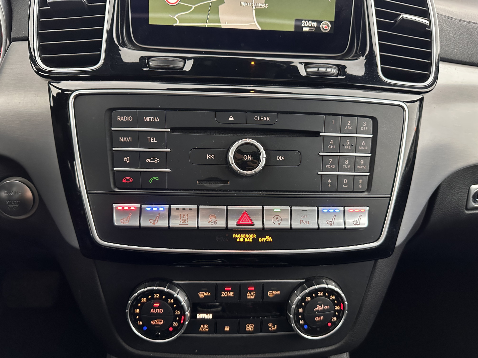 Mercedes-Benz GLS 350 d 4MATIC AMG-Line [ 7-Pers ] *PANO | LEATHER | FULL-LED | DISTRONIC | NAVI-FULLMAP | HEAT/COLD-COMFORTSEATS | BLINDSPOT | MEMORY-PACK | HARMAN/KARDON | TOPVIEW | KEYLESS | SHIFTPADDLES | PRIVACY-GLASS | TOWBAR | 21''ALU*