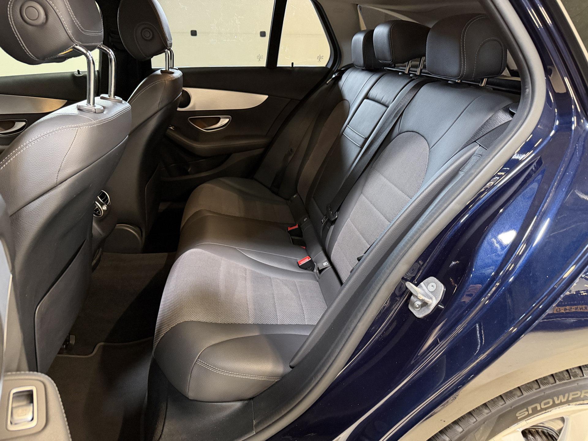 Mercedes-Benz C-klasse Estate 220 d Business Solution | Camera | Stoelverwarming | Elektr. trekhaak | Adaptive cruise | Full LED