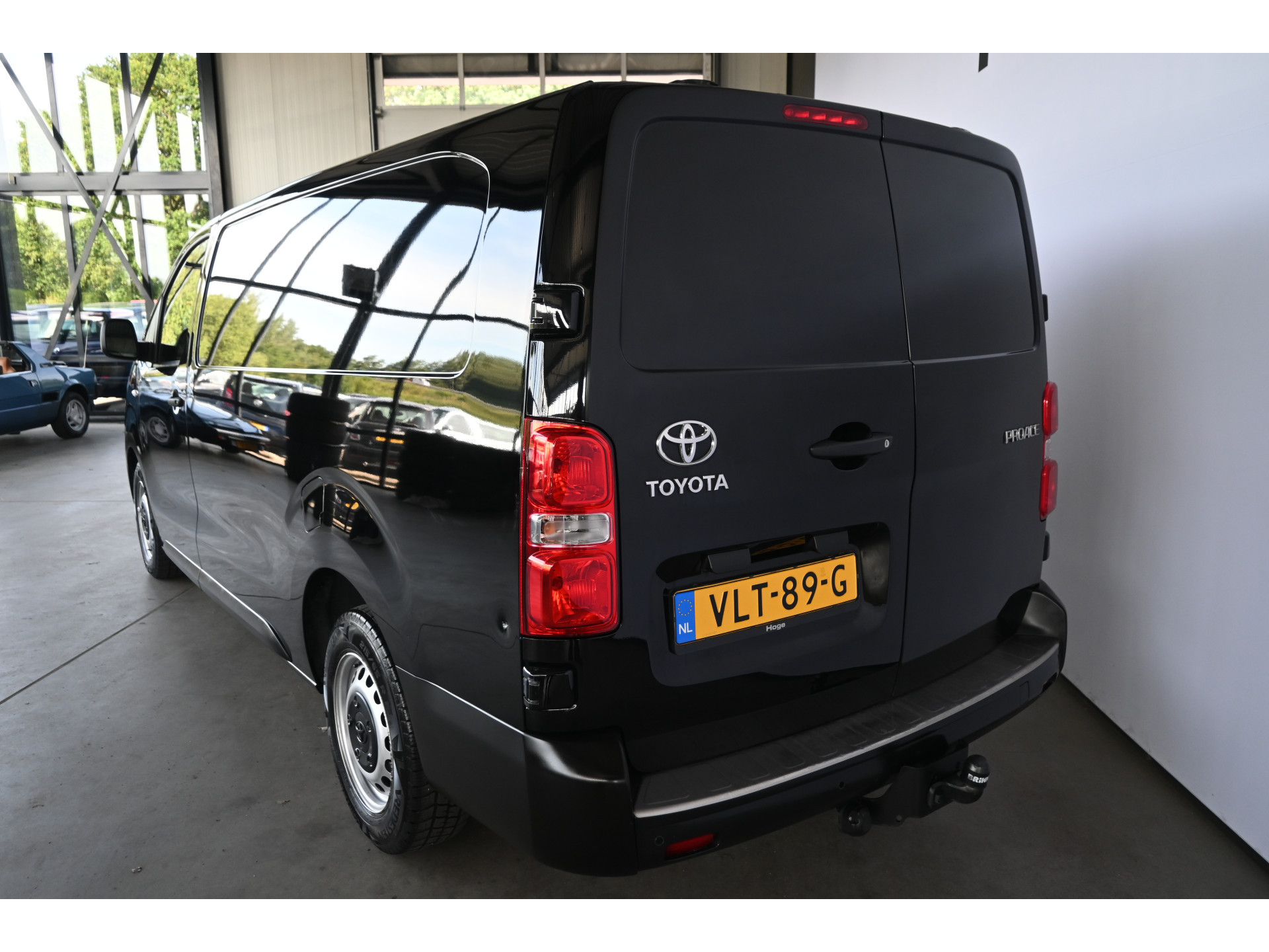 Toyota PROACE Worker 2.0 D-4D Navigator Long Automaat Clima Navigatie Stoelverwarming Rijklaarprijs! Inruil Mogelijk!