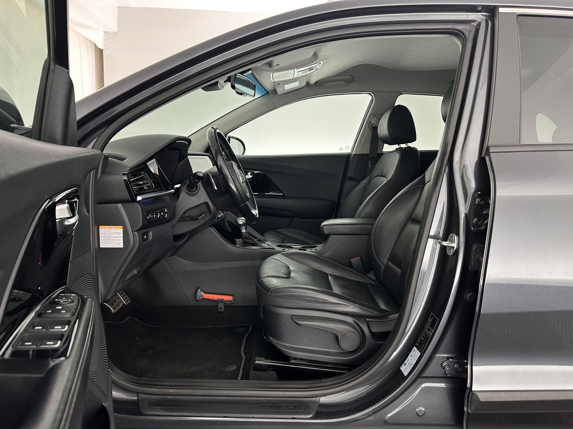 Kia Niro 1.6 GDi Hybrid DynamicPlusLine (INCL.BTW) Aut. *LEATHER | FULL-LED | ADAPTIVE-CRUISE | BLINDSPOT | HEATED-COMFORTSEATS | CAMERA | KEYLESS | NAVI-FULLMAP | AMBIENTLIGHT | LANE-ASSIST | 16''ALU*