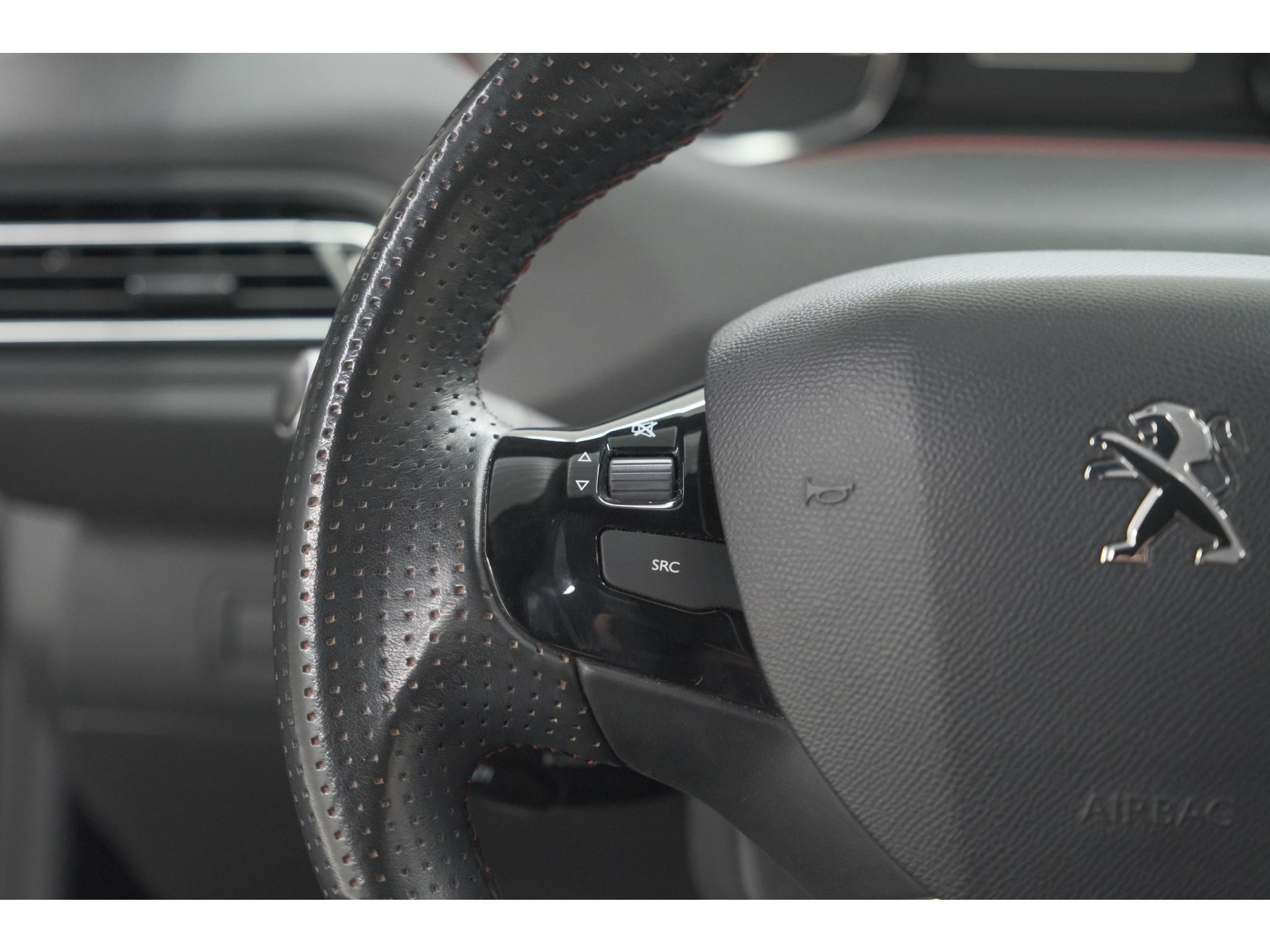 Peugeot 308 SW PureTech 130 GT-line | Trekhaak | Panoramadak | Camera | Alcantara Bekleding | Dodehoekdetectie