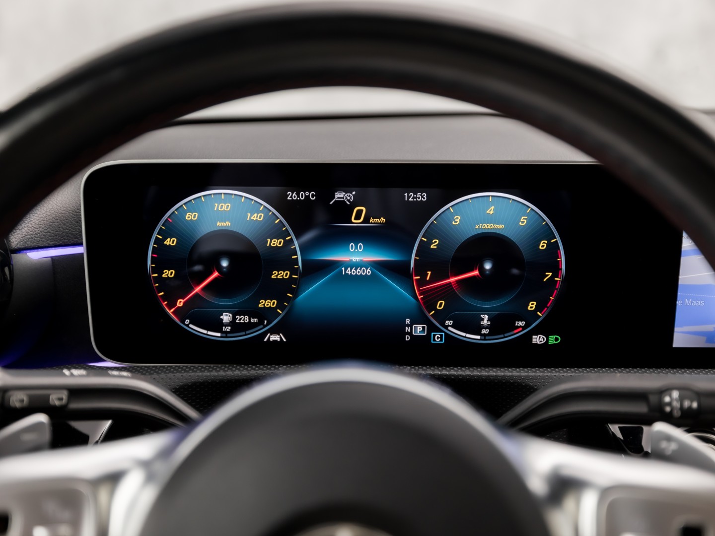 Mercedes-Benz A-Klasse 250 AMG Sport 224Pk Automaat (PANORAMADAK, MEMORY SEATS, 360 CAMERA, BURMESTER, GROOT NAVI, SFEERVERLICHTING, WIDESCREEN, ADAPTIVE CRUISE, NIEUWSTAAT)