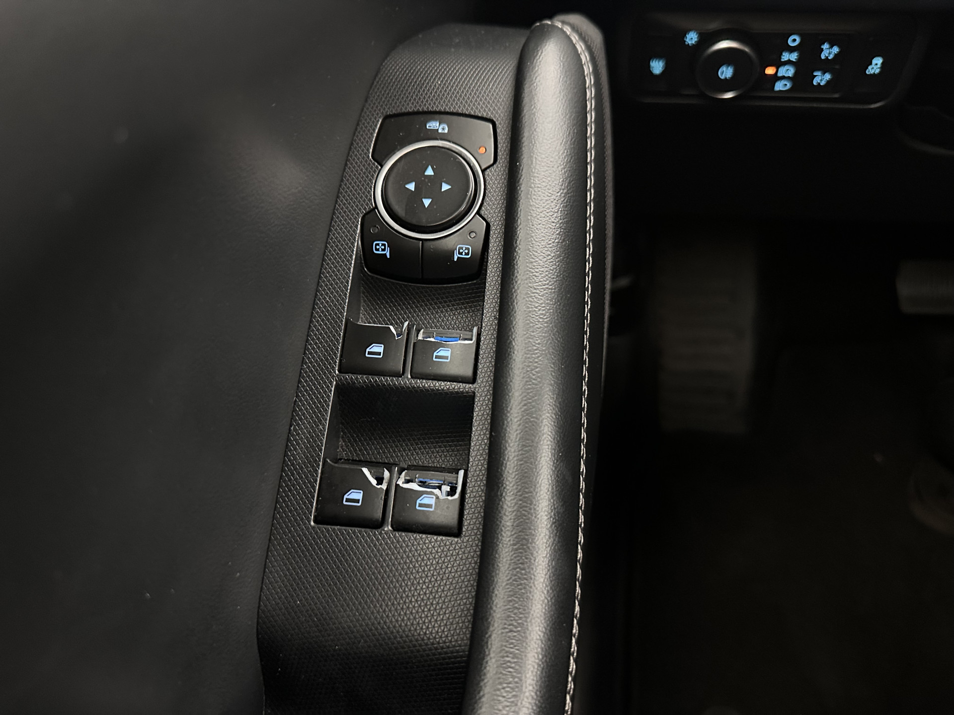 Ford Mustang Mach-E RWD 75 kWh [ 3-Fase-11kW] {SOH-89%} (INCL-BTW) *LEATHER | FULL-LED | DAB | DIGI-COCKPIT | KEYLESS | NAVI-FULLMAP | CARPLAY | HEATED-COMFORTSEATS | TOPVIEW | ADAPTIVE-CRUISE | PRIVACYGLASS | 18'' ALU*