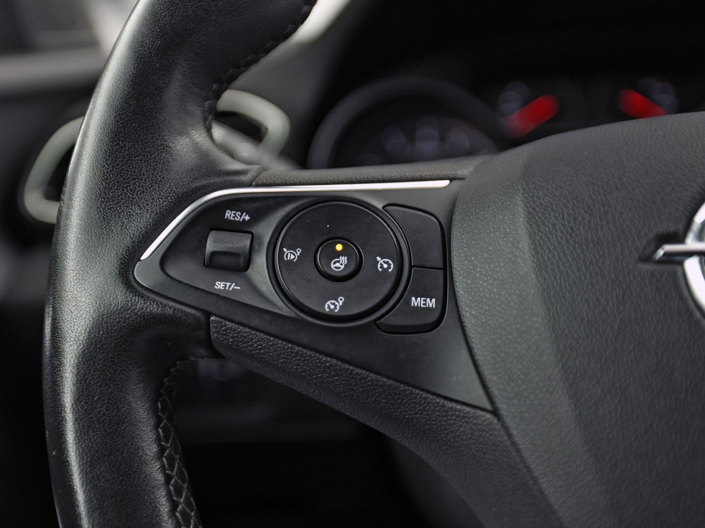 Opel Grandland X 1.2 Turbo Elegance (STOELVERWARMING/KOELING, APPLE CARPLAY, 360 CAMERA, MEMORY SEAT, LEDER, GETINT GLAS, STUURWIEL VERWARMD, NIEUWE APK, NIEUWSTAAT)