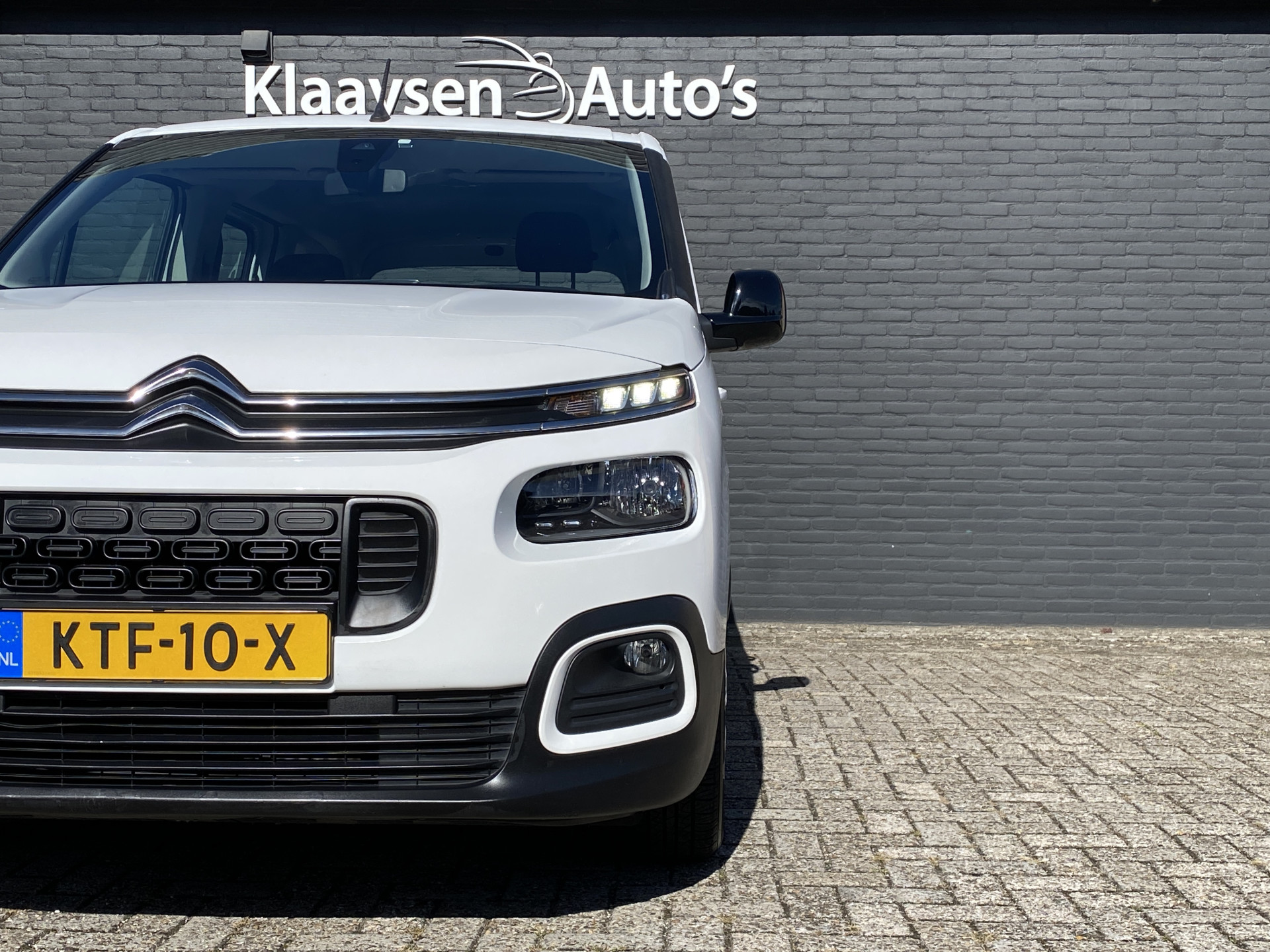 Citroën Berlingo 1.2 PureTech Feel | dealer onderh. | navigatie | cruise control | airco | parkeersensoren | all season banden