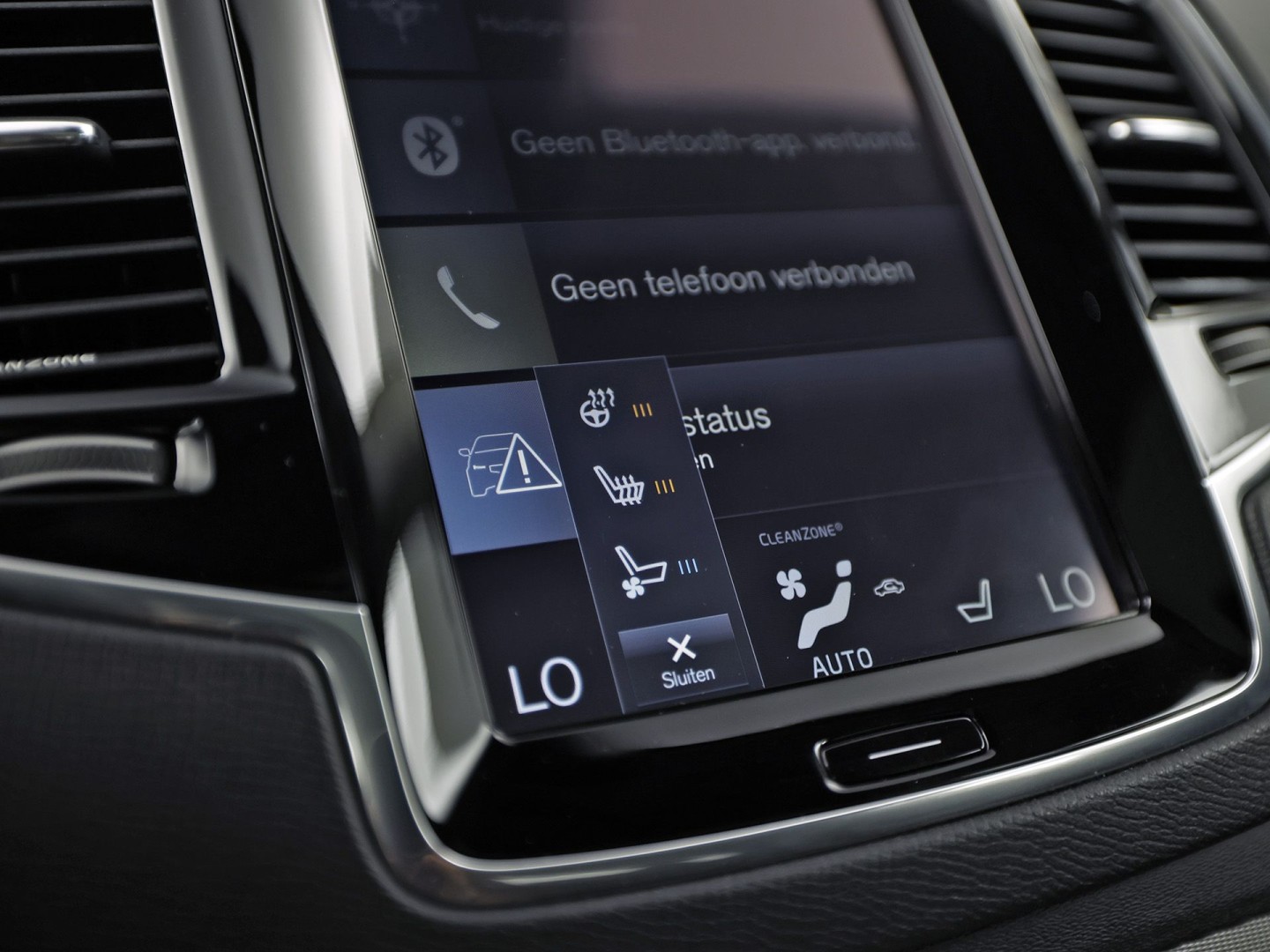 Volvo XC90 2.0 T8 Twin Engine AWD Inscription Automaat 407Pk (PANORAMADAK, APPLE CARPLAY, MEMORY SEATS, STOELVERWARMING/KOELING, CAMERA, GETINT GLAS, LEDER, TREKHAAK, NIEUWE APK)