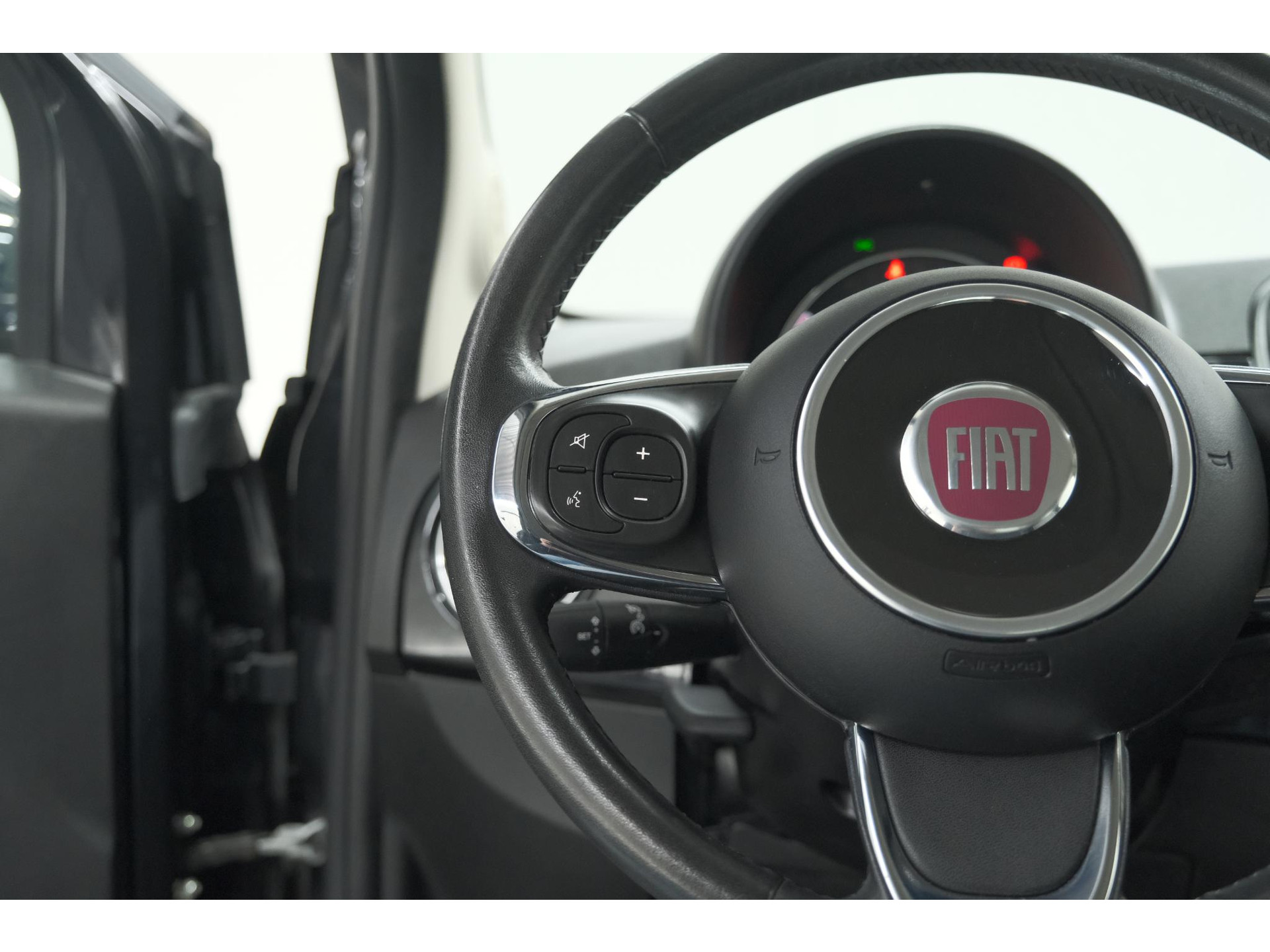Fiat 500 C TwinAir Turbo Lounge | Parkeersensoren | Climate control | Cruise control | Apple Carplay