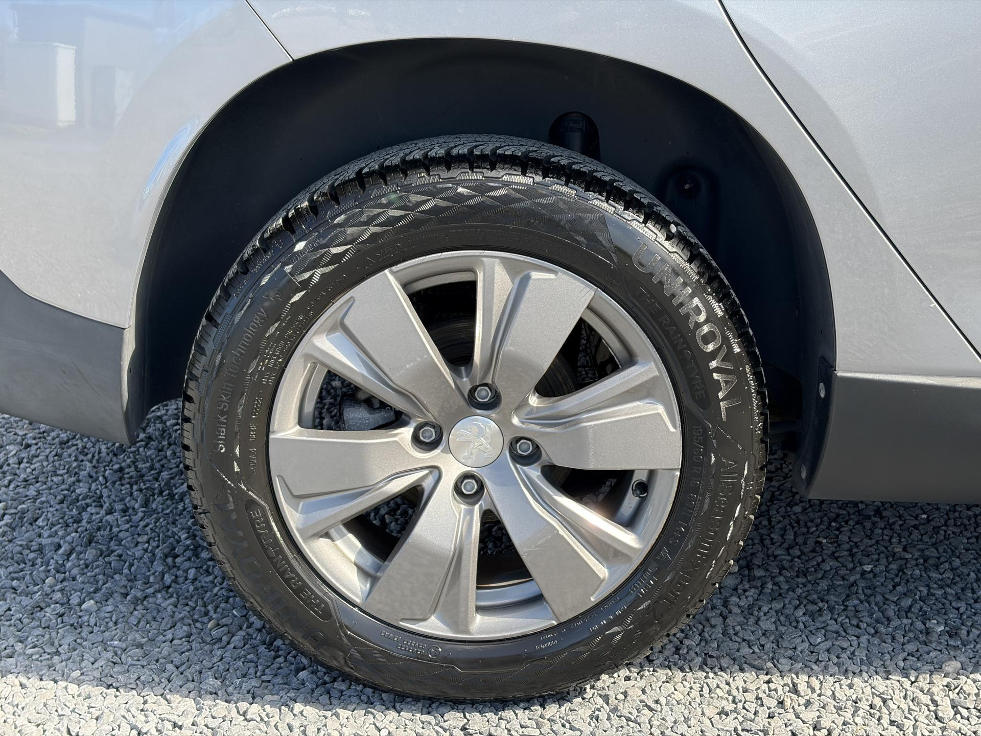Peugeot 2008 1.2 PureTech Blue Lion 2e Eigenaar,Pano,Navi,Trekhaak,110pk,Dealer Onderhouden,Airco,Cruise,Pdc,Lm velgen,N.A.P,Recent beurt gehad,Apk tot 11-2026