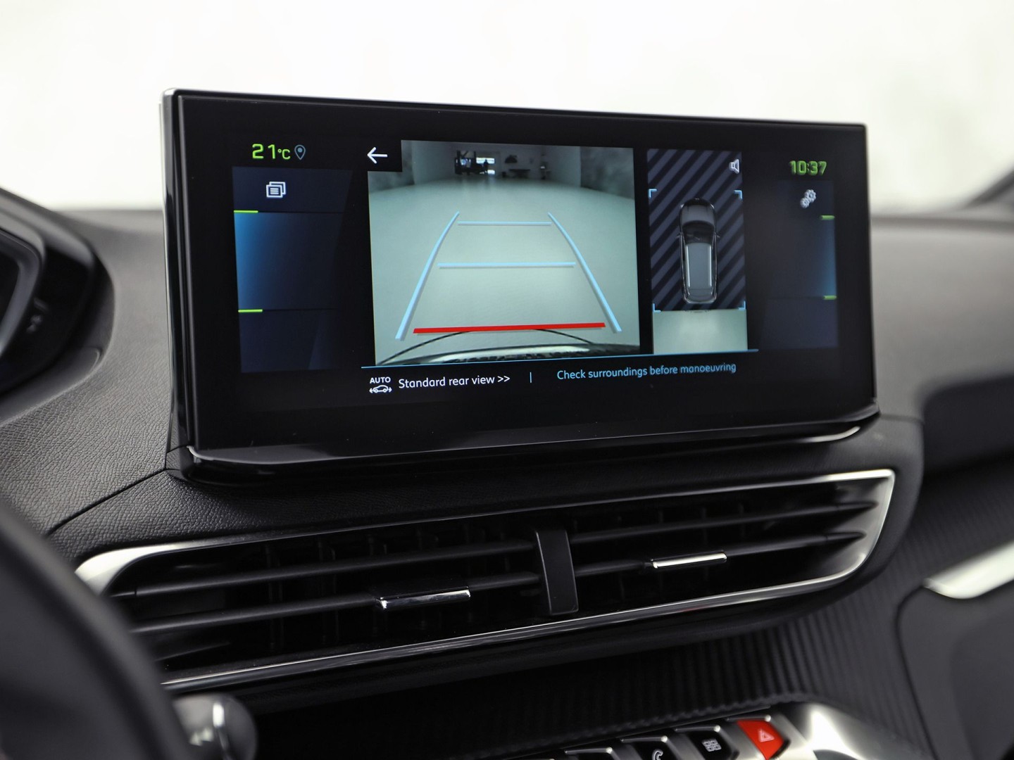 Peugeot 3008 1.6 HYbrid 225 Allure Sport 225Pk Automaat (APPLE CARPLAY, GROOT NAVI, 99% SOH, 360 CAMERA, LEDER, SPORTSTOELEN, ZWART HEMEL, GETINT GLAS, NIEUWSTAAT)