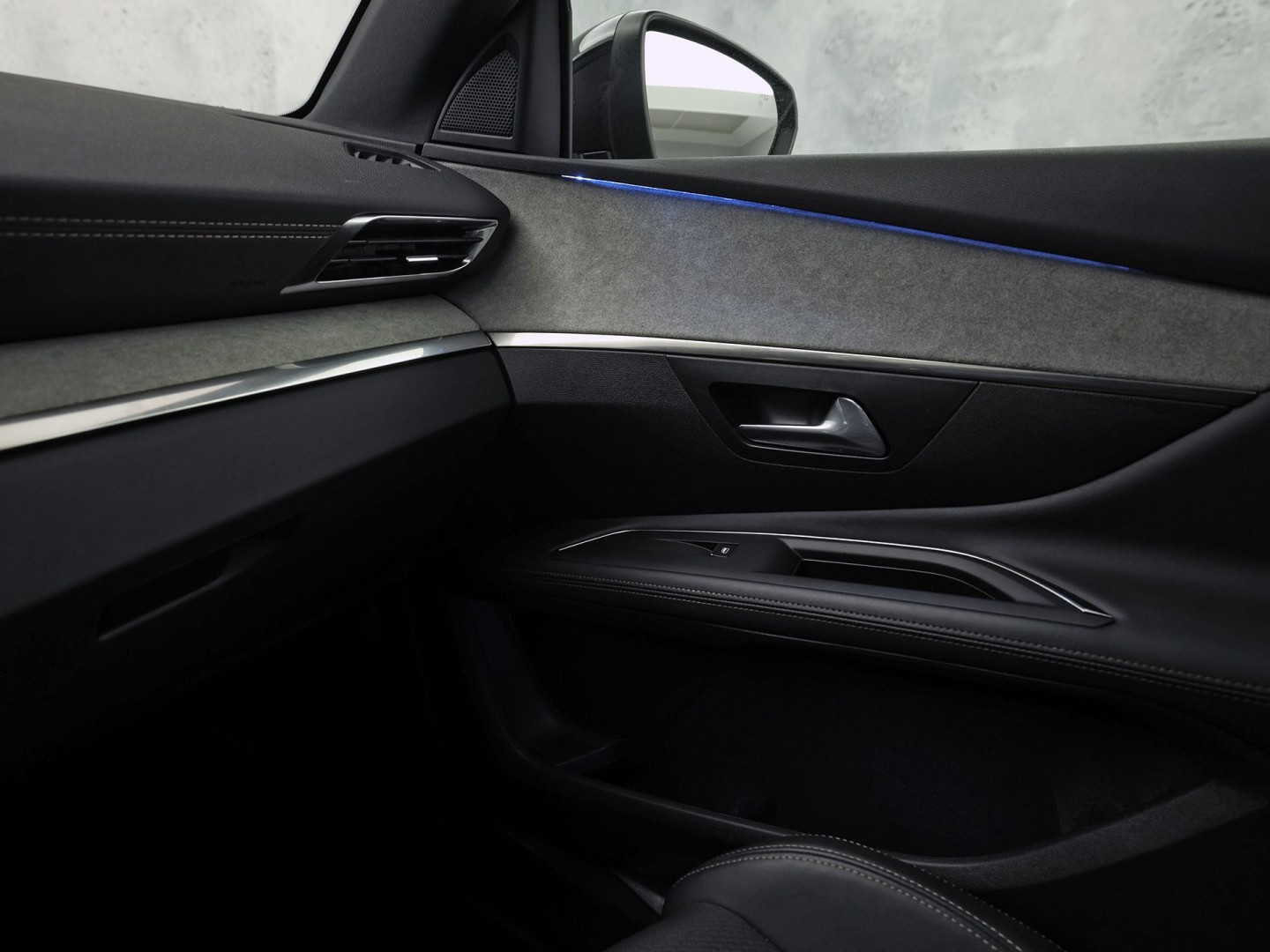 Peugeot 3008 1.2 PureTech GT Line (PANORAMADAK, APPLE CARPLAY, GROOT NAVI, LEDER, STOELVERWARMING, SPORTSTOELEN, GETINT GLAS, KEYLESS, NIEUWSTAAT)