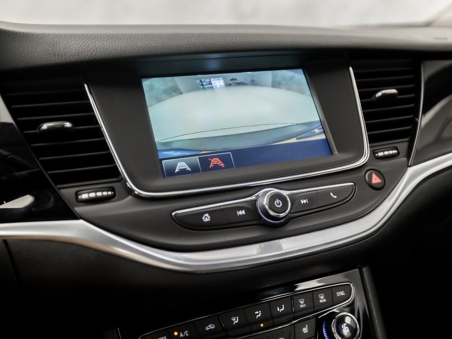 Opel Astra Sports Tourer 1.4 Turbo Innovation Sport 150Pk Automaat (APPLE CARPLAY, NAVIGATIE, CAMERA, STUUR/STOELVERWARMING, SPORTSTOELEN, ADAPTIVE CRUISE, LM VELGEN, NIEUWSTAAT)