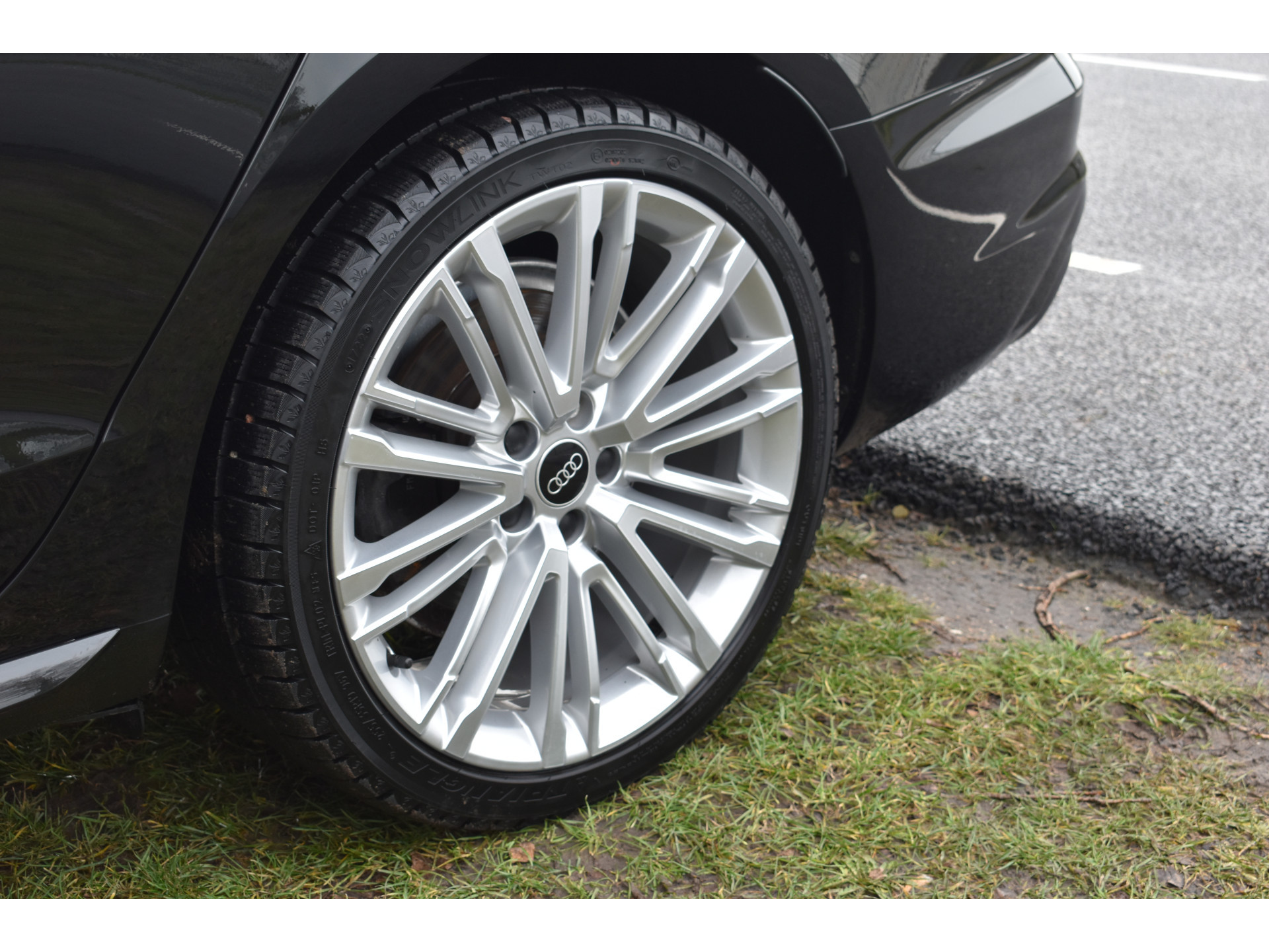 Audi A4 Limousine 35 TFSI S-line 2.0 Mild Hybrid S-line black-line Automaat Leder interieur