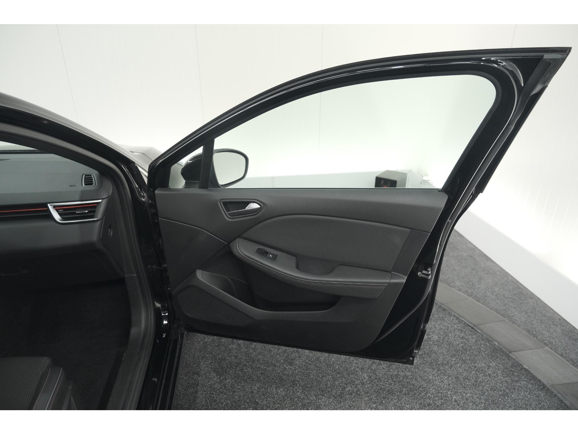 Renault Clio 1.6 E-Tech Hybrid 140 R.S. Line | 360 Camera | Apple Carplay | 9.3 Inch Groot Scherm | Sportstoelen
