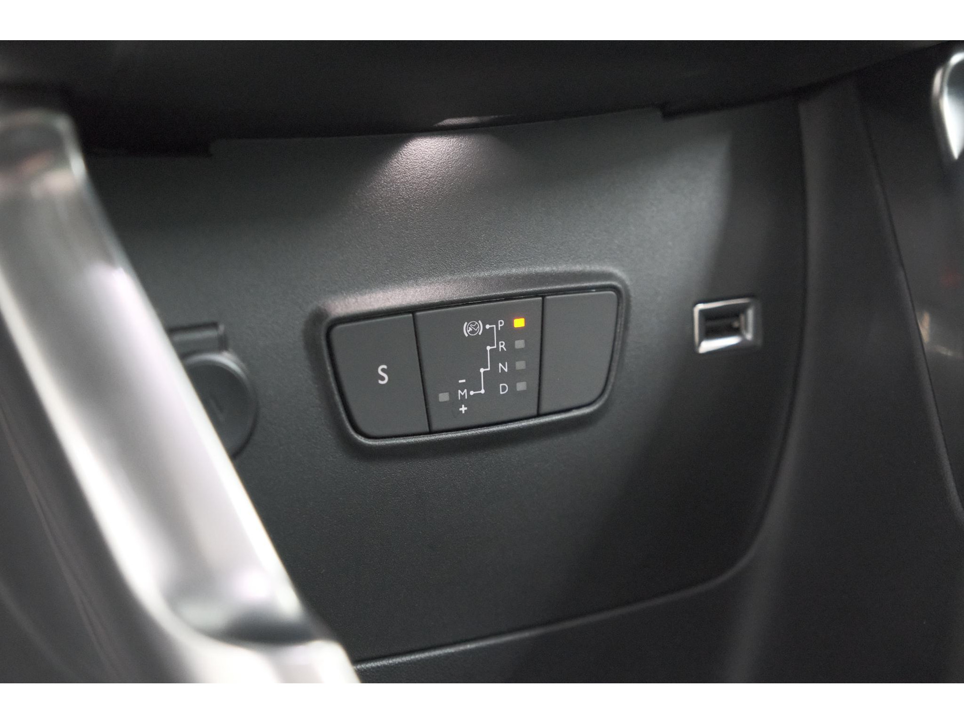 Citroen C3 Aircross PureTech 130 EAT6 Shine | Schuif-/Kanteldak | Camera | Dodehoekdetectie | Head-Up Display