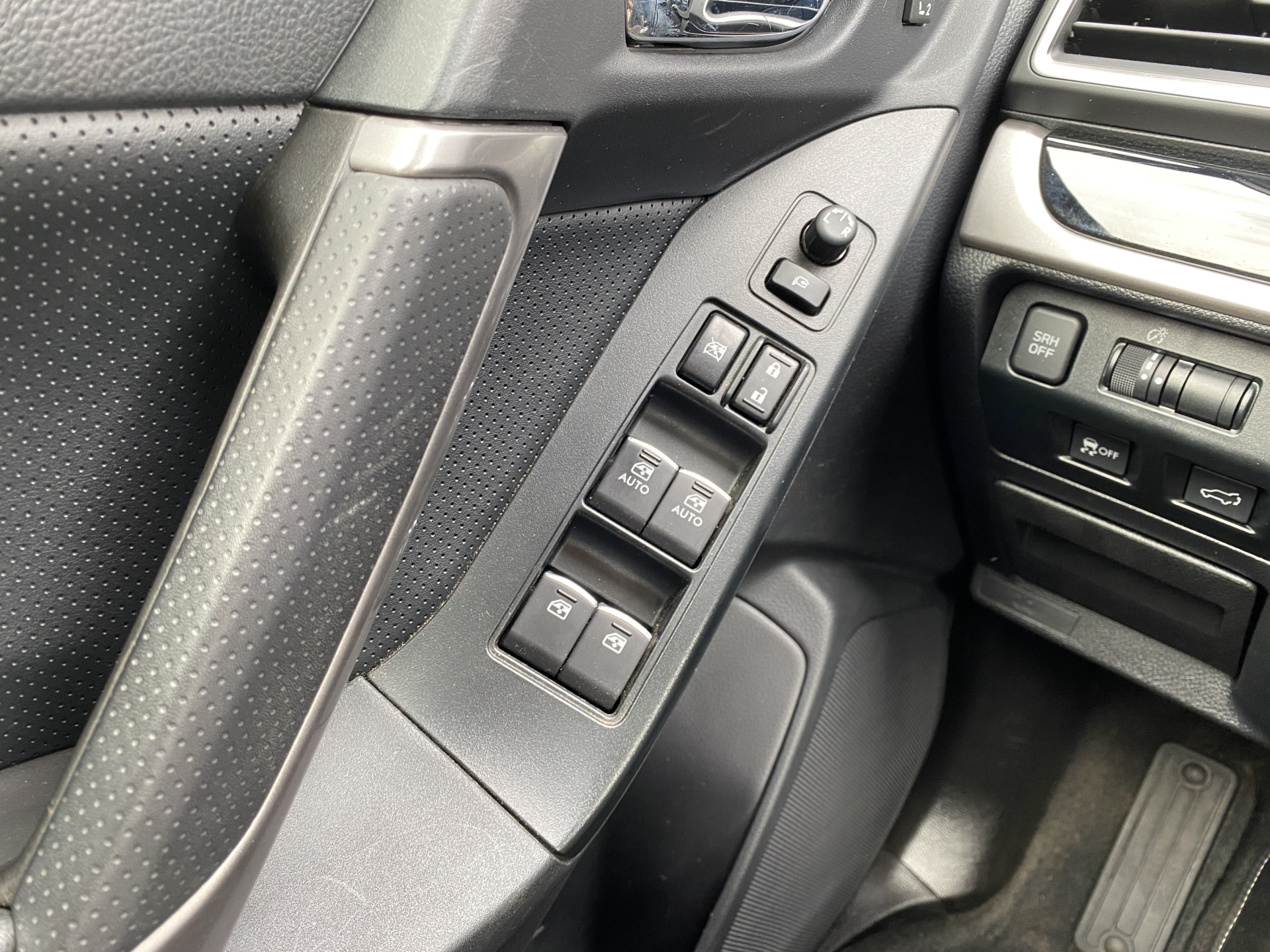 Subaru Forester 2.0 AWD Premium 150 pk AUT. | 1e eigenaar | dealer onderhouden | navigatie | leder interieur | panoramadak | keyless