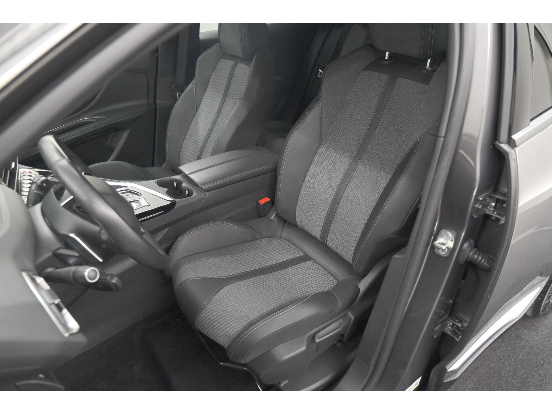 Peugeot 3008 1.6 HYbrid 225 Allure | Camera | Dodehoekdetectie | Navigatie | Apple Carplay