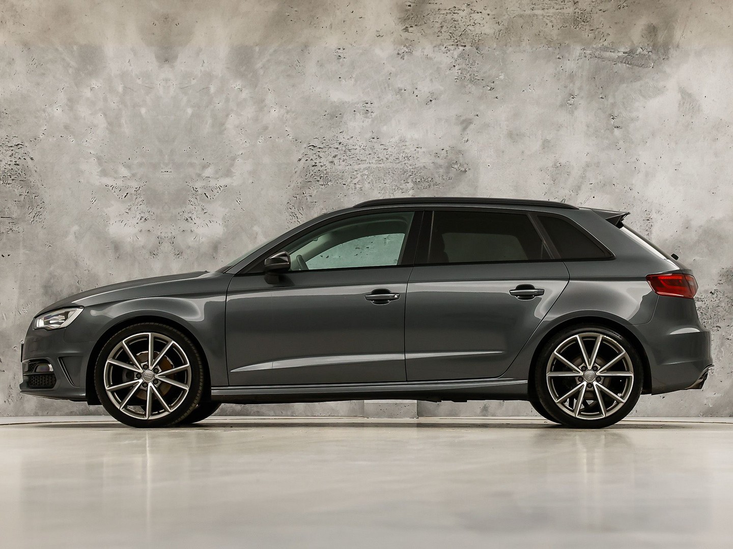 Audi A3 Sportback 1.4 TFSI S-Line Sport Automaat (NAVIGATIE, CLIMATE, LEDER/ALCANTARA, KEYLESS, SPORTSTOELEN, STOELVERWARMING, GETINT GLAS, CRUISE, NIEUWSTAAT)