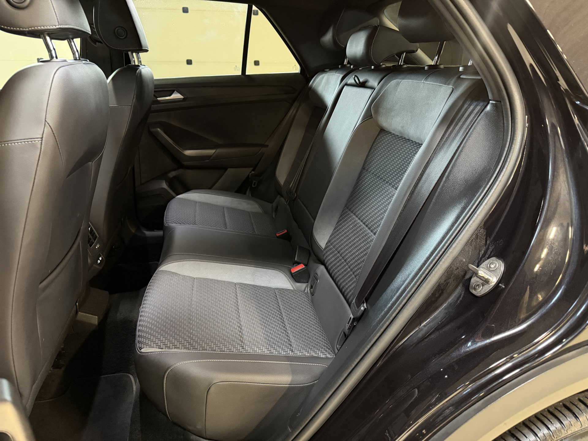 Volkswagen T-Roc 1.5 TSI Sport Business R | Pano | Camera | Stoelverw. | Adaptive cruise | Full LED | Dodehoeksensor