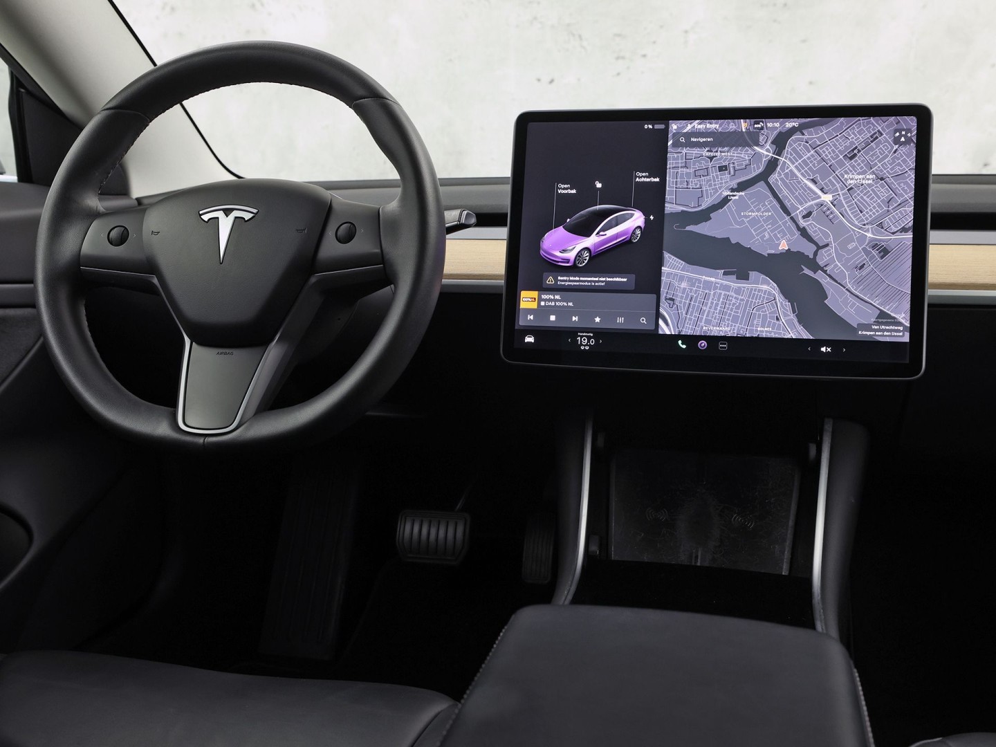 Tesla Model 3 Standard RWD Plus 60 kWh 283Pk Automaat (PANORAMADAK, AUTOPILOT, SOH 85,7%, LEDER, CAMERA, MEMORY SEATS, NAVIGATIE, NIEUWSTAAT)