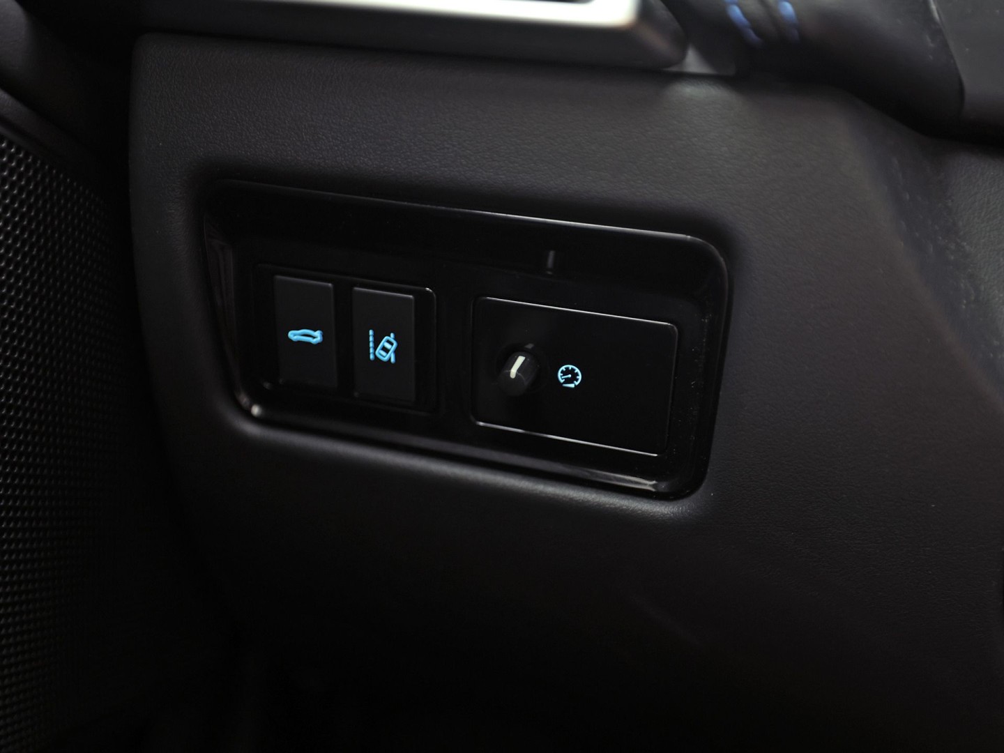Jaguar XE 2.0 Portfolio 241Pk Automaat (NAVIGATIE, MERIDIAN AUDIO, LEDER, ELEK SPORTSTOELEN, LANE ASSIST, STUURWIEL VERWARMD, ZWART HEMEL, NIEUWSTAAT)