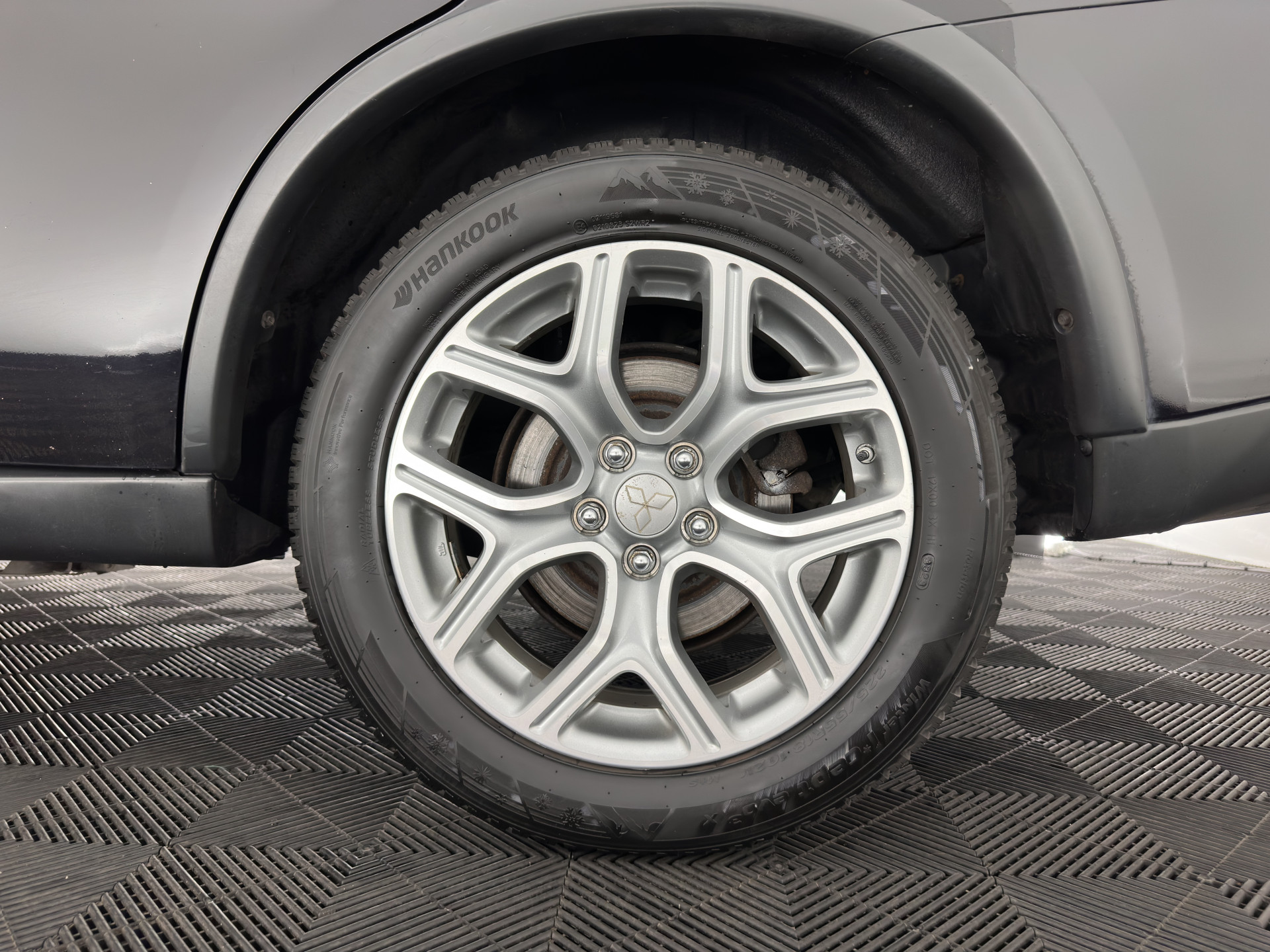 Mitsubishi Outlander 2.0 PHEV Business Edition X-Line (INCL-BTW) Aut. *LEATHER-FABRIC | NAVI-FULLMAP | KEYLESS | CAMERA | COMFORT-SEATS | ECC | CRUISE | PRIVACY-GLASS | SHIFT-PADDLES |  TOWBAR | 18''ALU*