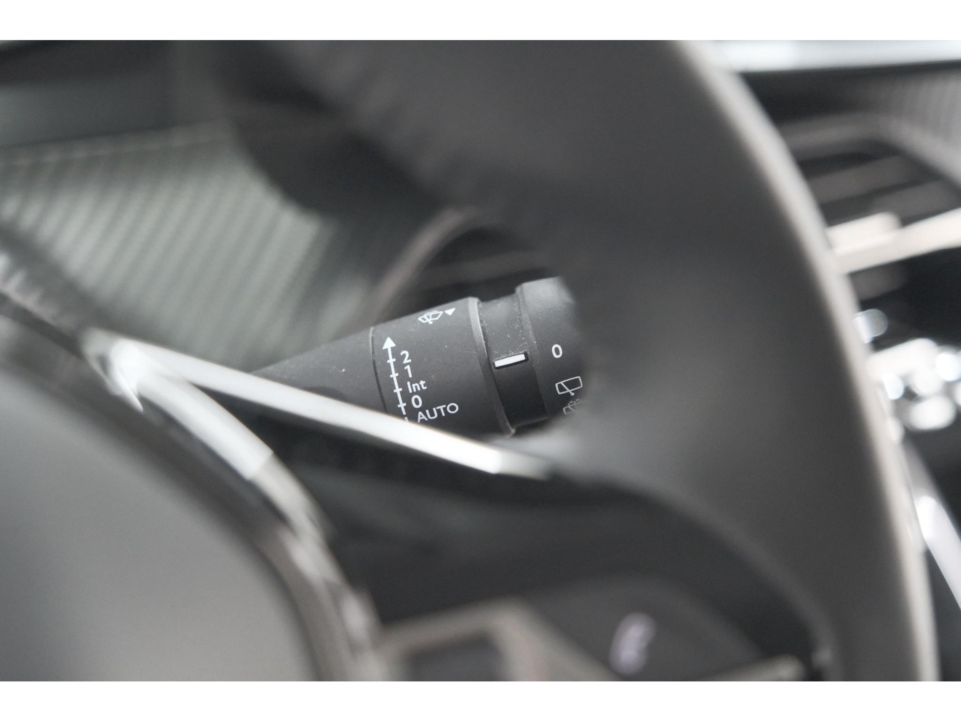 Peugeot 208 PureTech 100 PK Allure | Apple Carplay | Parkeersensoren | Lichtmetalen velgen