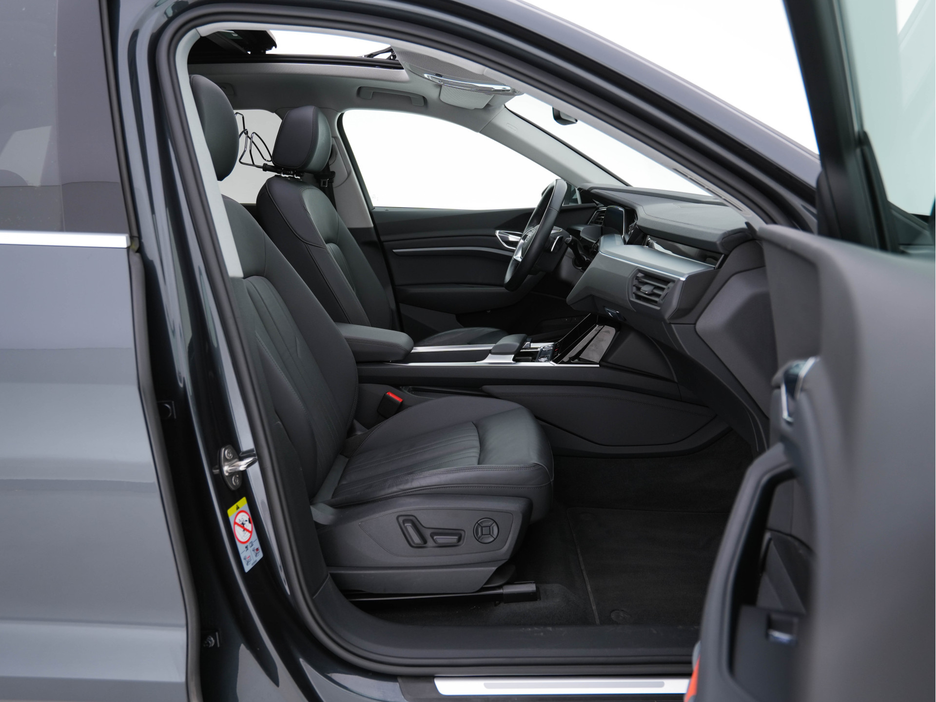 Audi e-tron 50 Quattro Advanced Launch-Edition-Plus [ 3-Fase ] (INCL-BTW) *PANO | DIGI-COCKPIT | LUXURY-LEATHER | FULL-LED | MEMORY-PACK |  KEYLESS | NAVI-FULLMAP | TOWBAR | SHIFT-PADDLES | COMFORT-SEATS | 20"ALU*