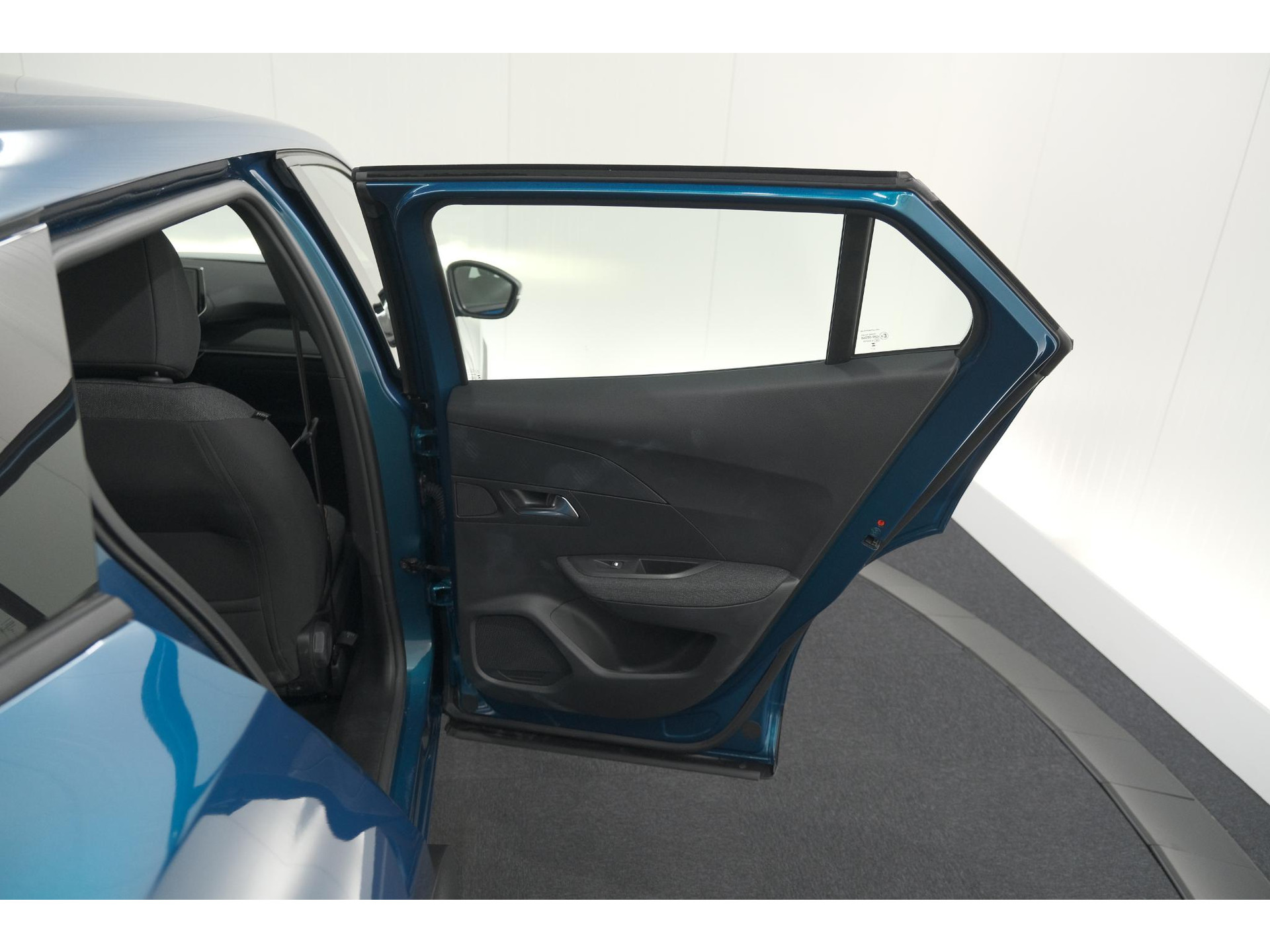 Peugeot 2008 Hybrid 136 e-DCS6 Style | Apple Carplay | Parkeersensoren | Climate control