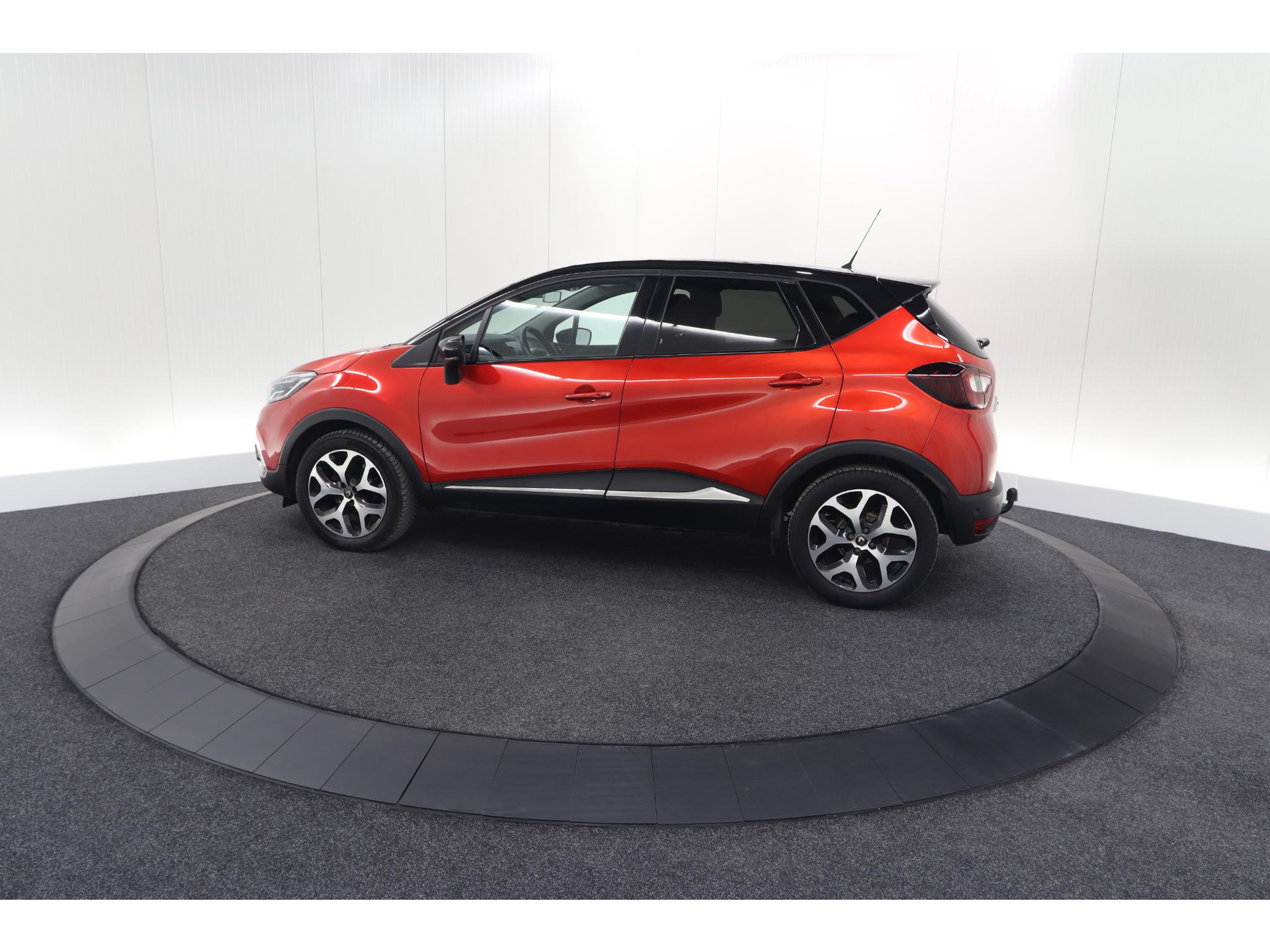 Renault Captur TCe 90 Intens | Trekhaak | Camera | Dodehoekdetectie | Navigatie