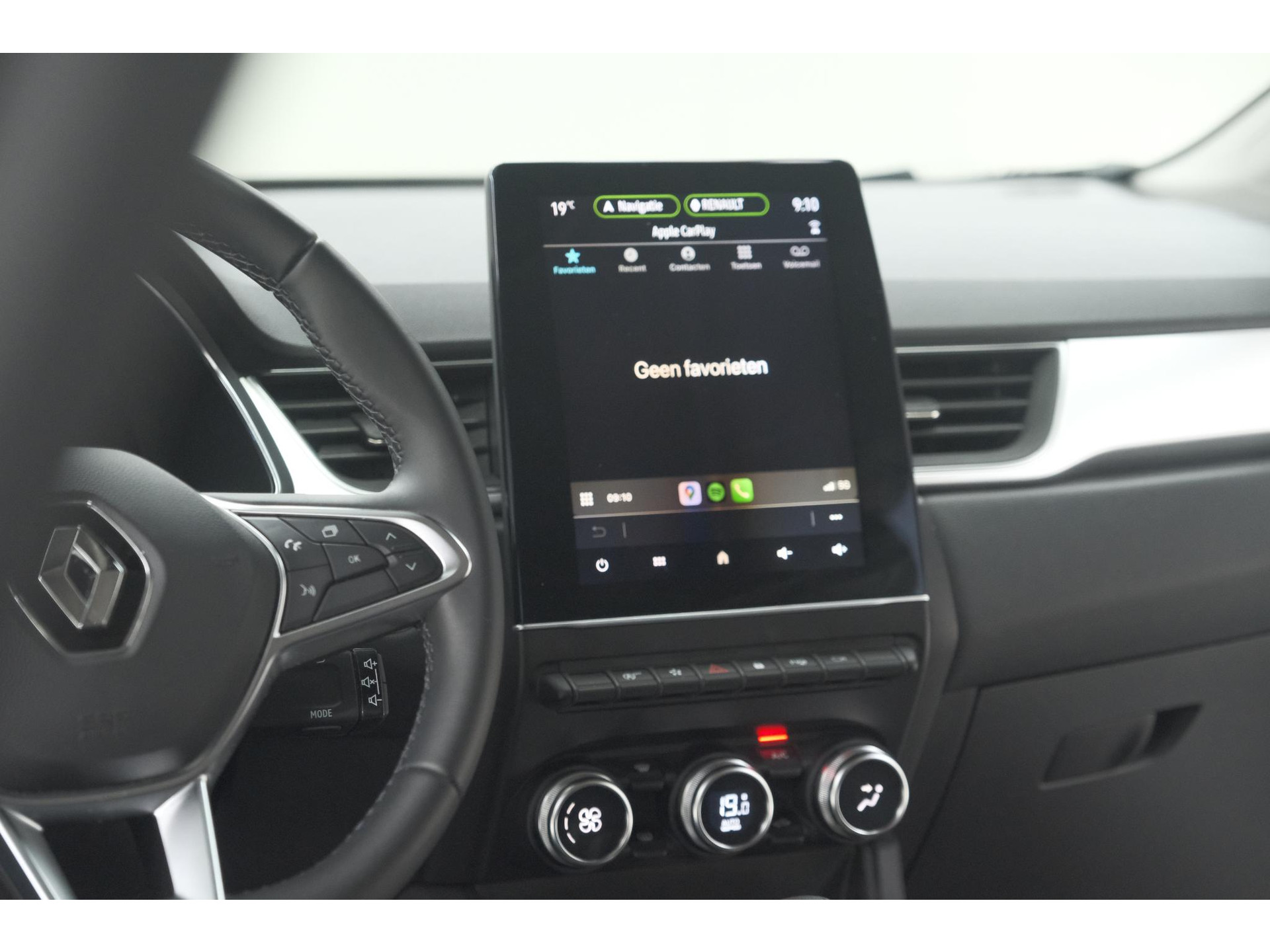 Renault Captur Mild Hybrid 140 EDC Techno | Trekhaak | 360 Camera | 9.3 Inch Grootscherm | Apple Carplay | Parkeersensoren