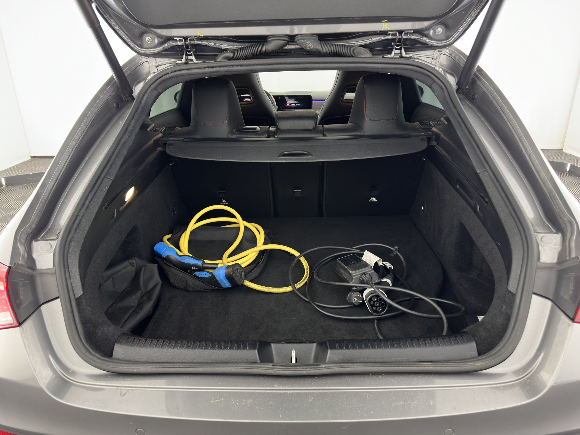 Mercedes-Benz CLA-klasse Shooting Brake 250 e Business Solution AMG Limited (INCL.BTW) *PANO | LEATHER-MICROFIBRE | MULTIBEAM-LED | AMBIENT-LIGT | BLIND-SPOT | HEATED-SPORTSEATS | WIDE-SCREEN-DIGICOCKPIT | DAB+ | NAVI-FULLMAP | CAMERA | PRIVACY-GLASS |  1