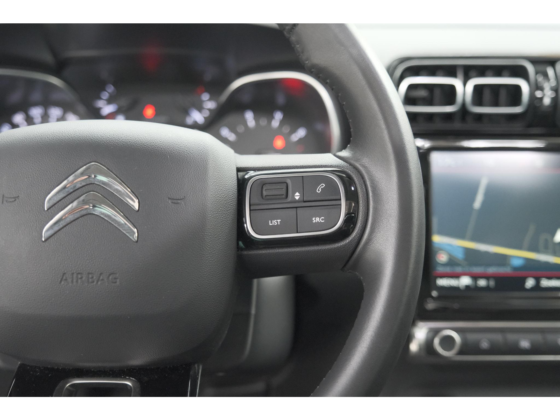 Citroen C3 Aircross PureTech 130 EAT6 Shine | Schuif-/Kanteldak | Camera | Dodehoekdetectie | Head-Up Display